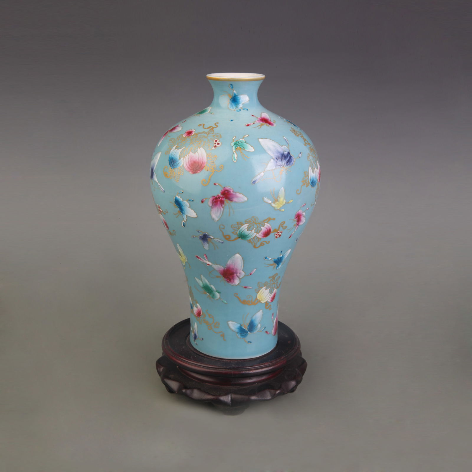 FAMILLE ROSE FLOWER AND BIRD PATTERN MEI STYLE PORCELAIN VASE: Qing Dynasty Yong Zheng Period; Diameter: 3.0 inch; High: 9.0 inch