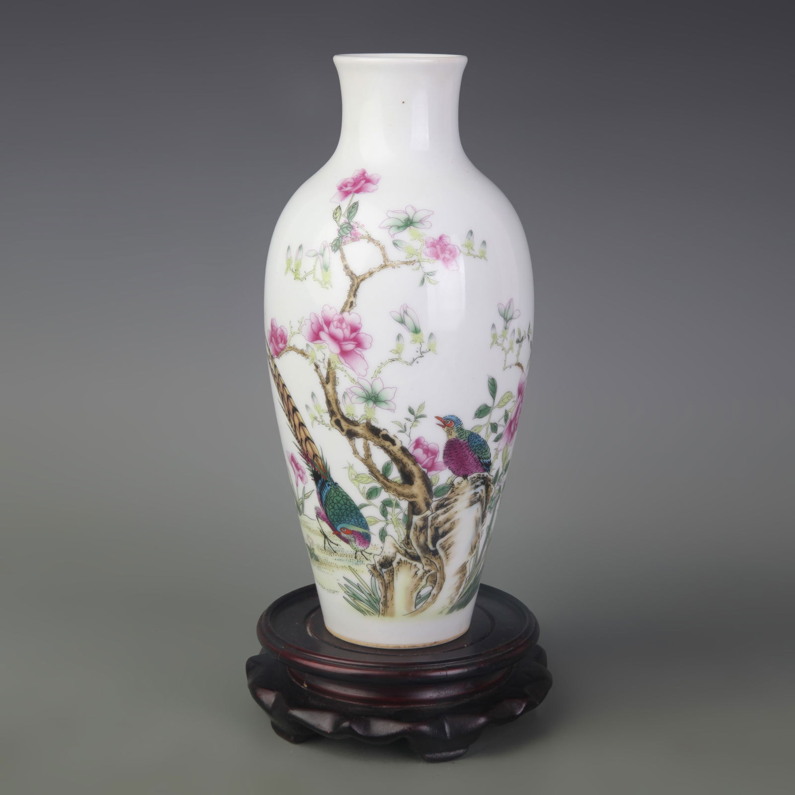 FAMILLE ROSE BIRD AND FLOWER PATTERN PORCELAIN VASE: Qing Dynasty; Diameter: 2.1 inch; High: 9.3 inch
