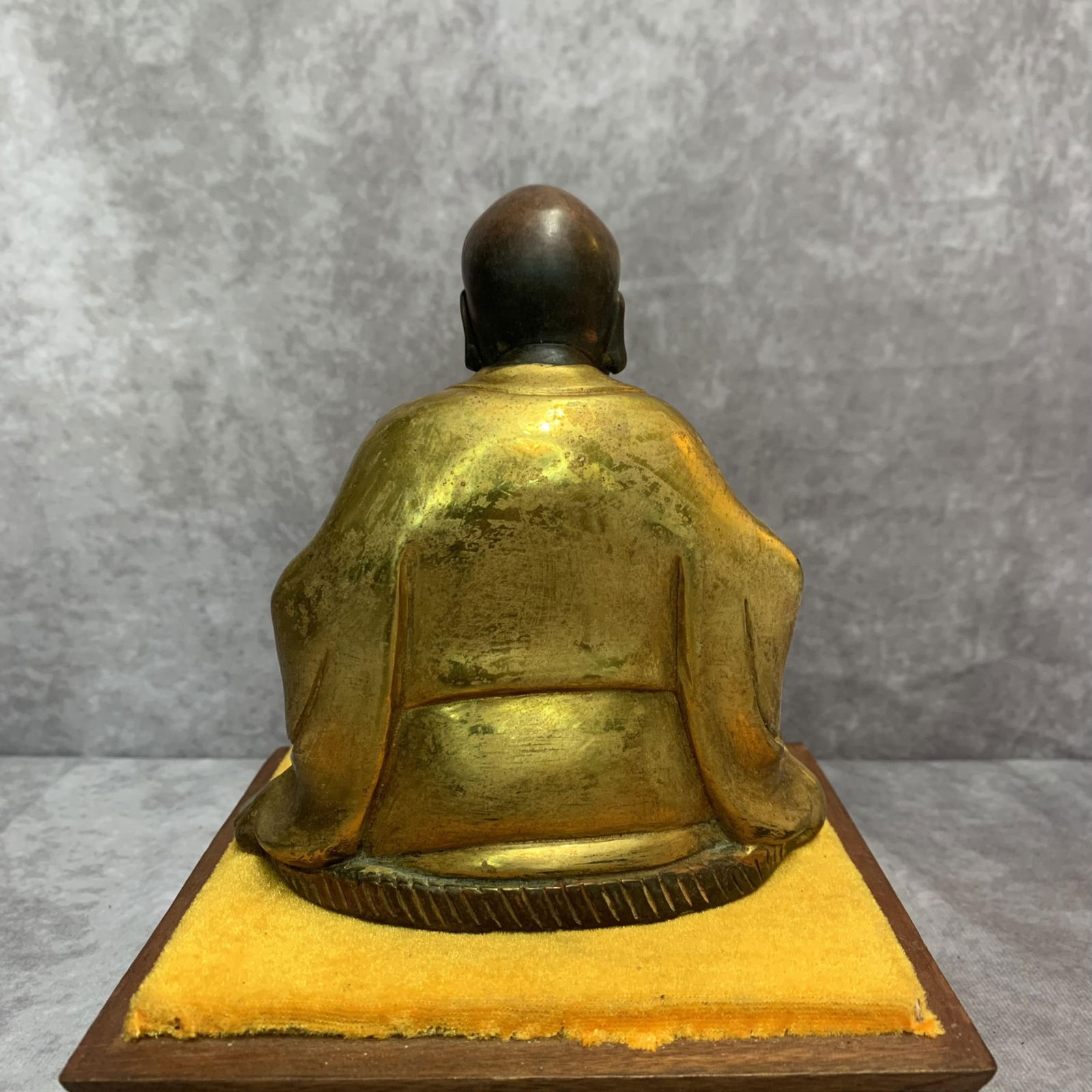 A FINE BRONZE LU HAN STATUE - 4