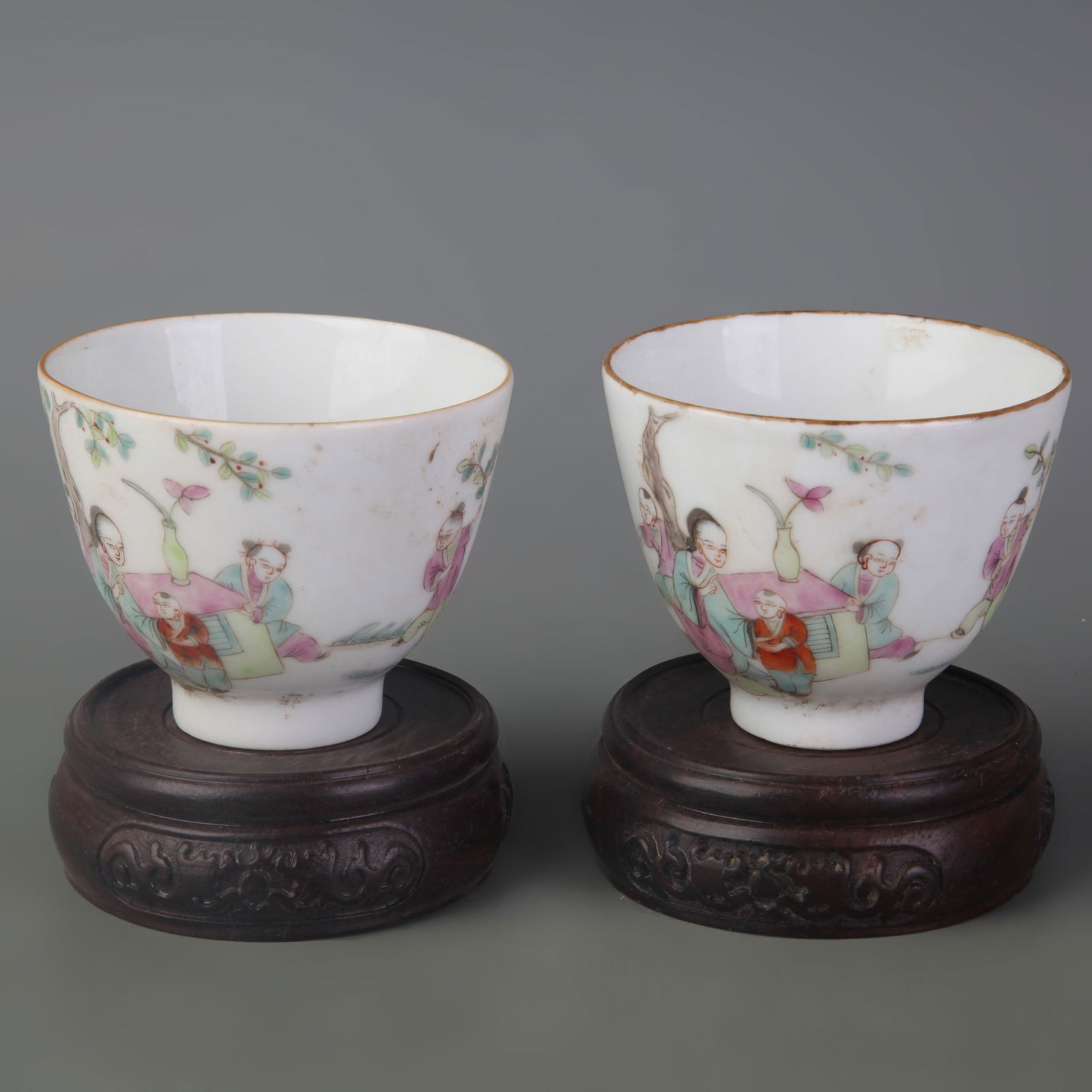 PAIR OF SMALL FAMILLE ROSE FIGURE PATTERN BOWLS CUP (1 of 6)