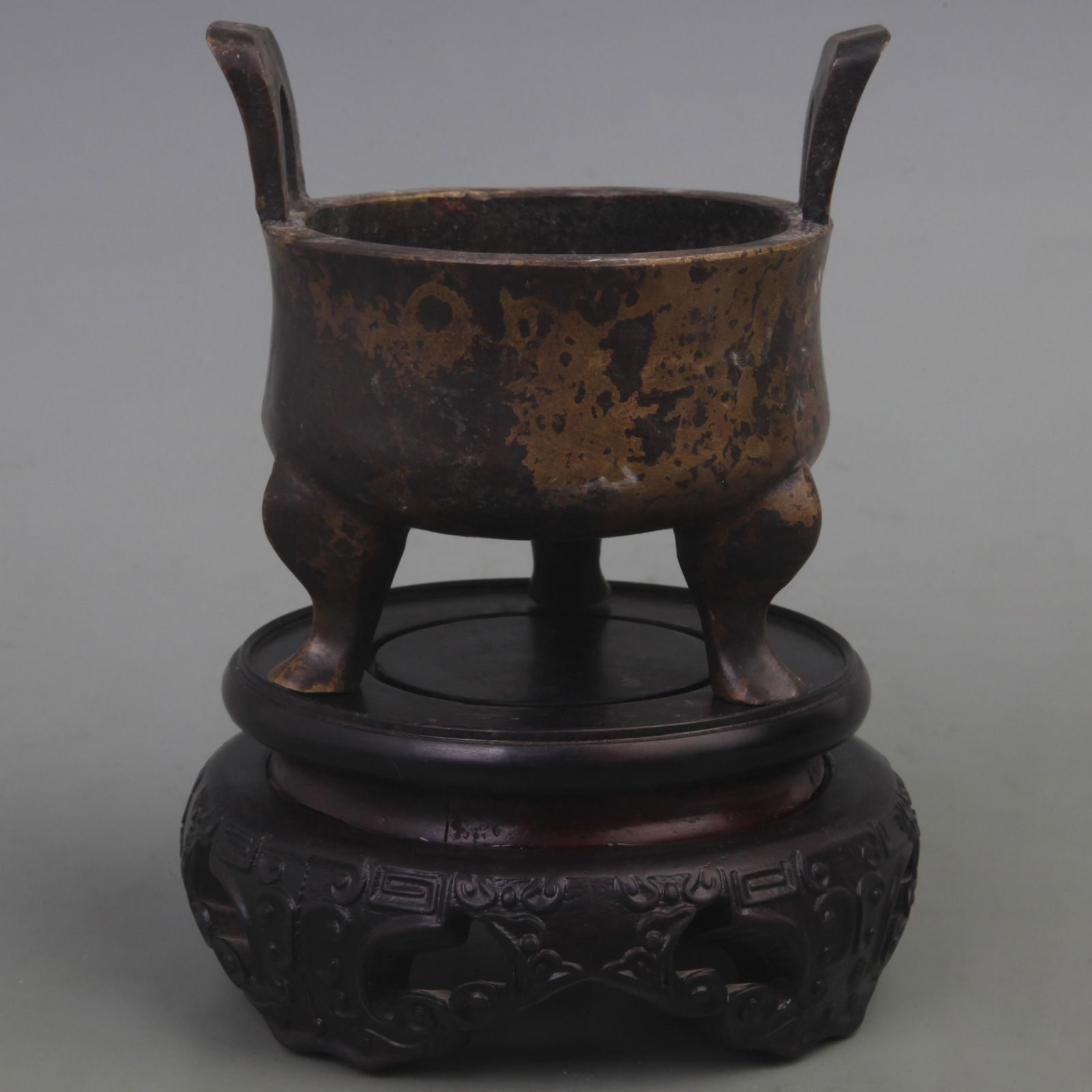 A FINE XUAN DE STYLE THREE FOOT BRONZE CENSER: Ming Dynasty Style, Diameter: 5 inch; High: 4.8 inch;