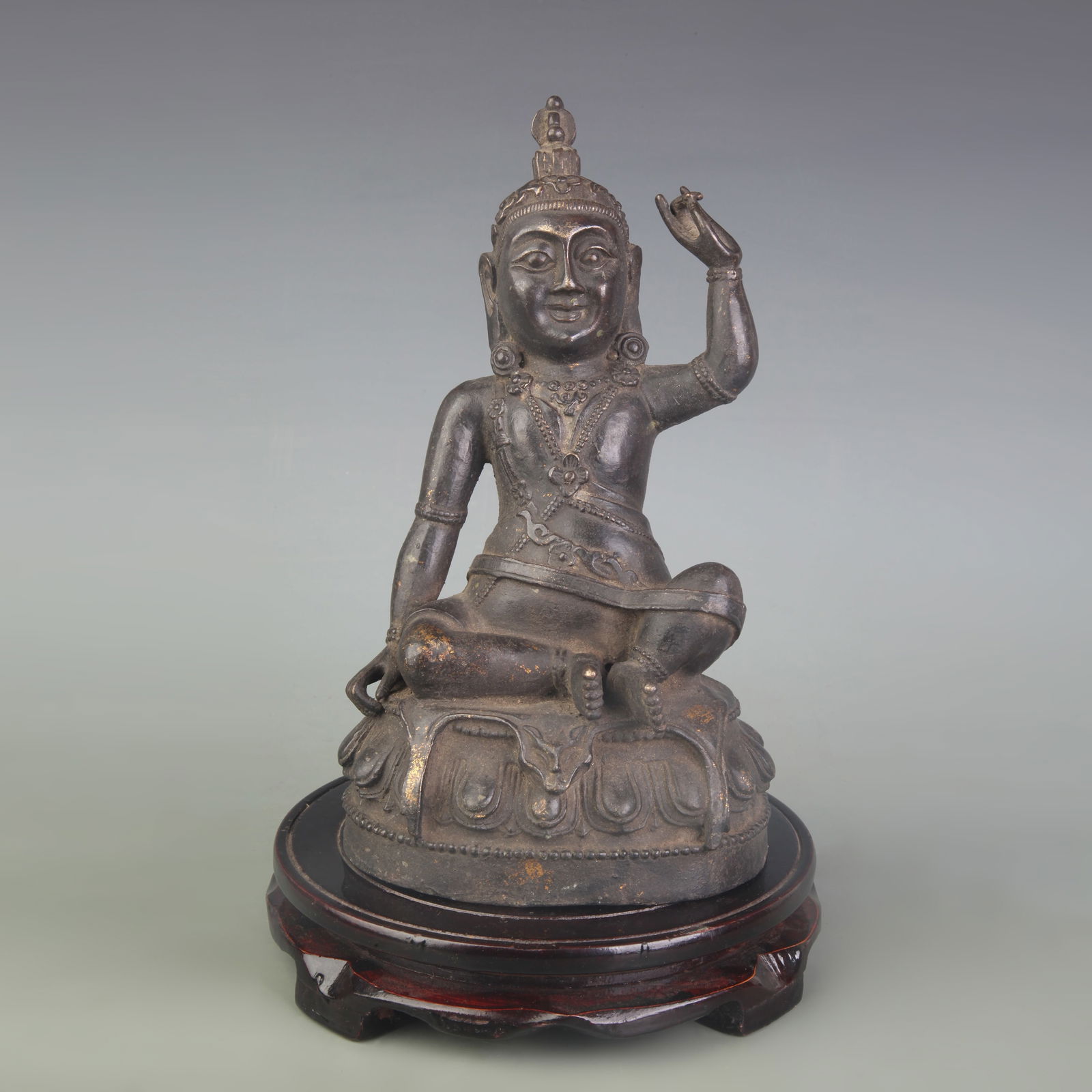 A FINE BRONZE TIBETAN BUDDHISM STATUE (1 of 5)