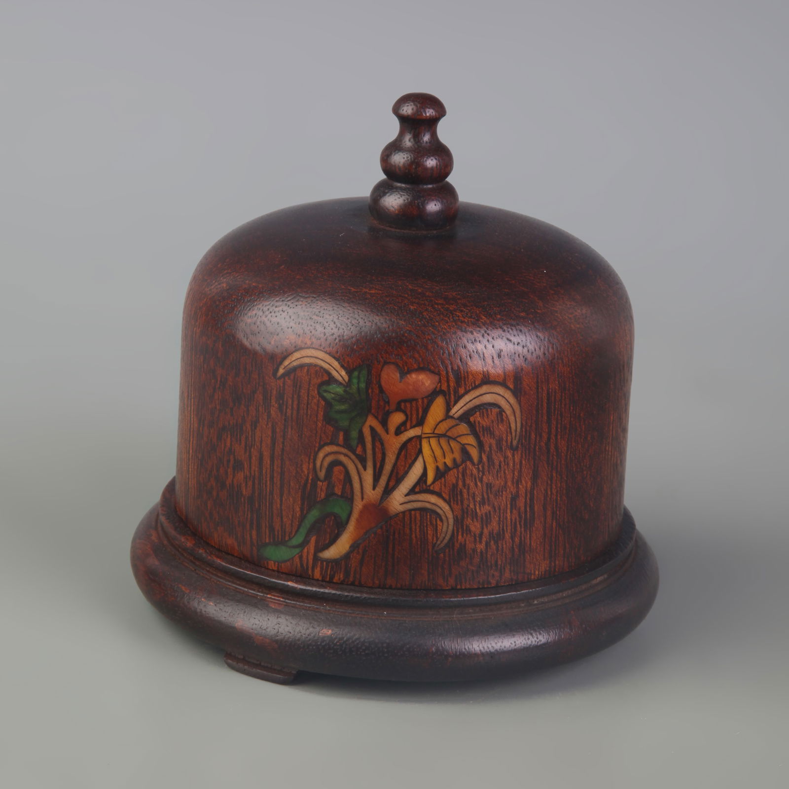 RED WOOD INLAID WITH MOTHER-OF-PEARL CONTAINER: Qing Dynasty; Diameter: 4.6 inch; High: 4.5 inch