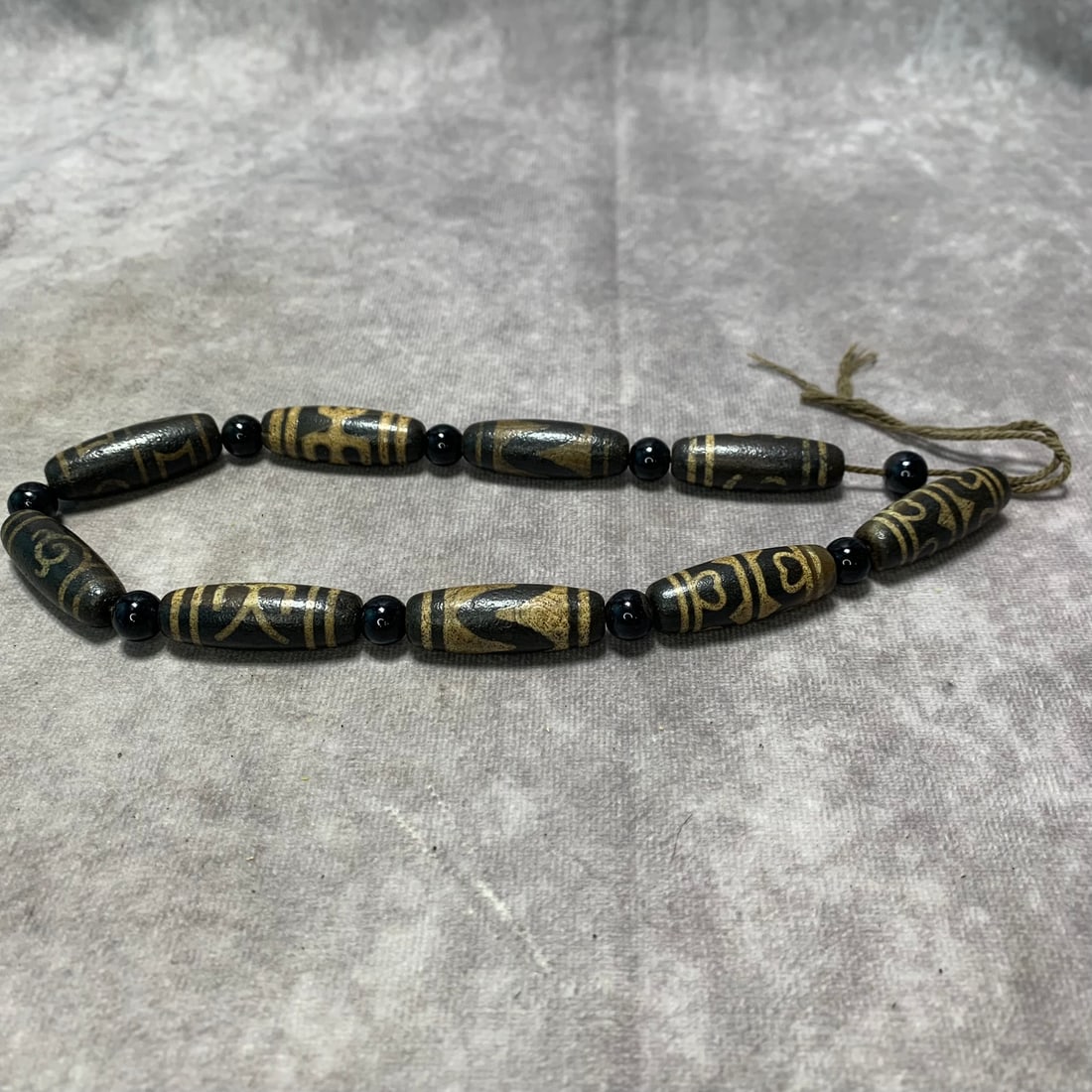 QING DYNASTY DZI BEAD NECKLACE (9 BEADS) (1 of 4)