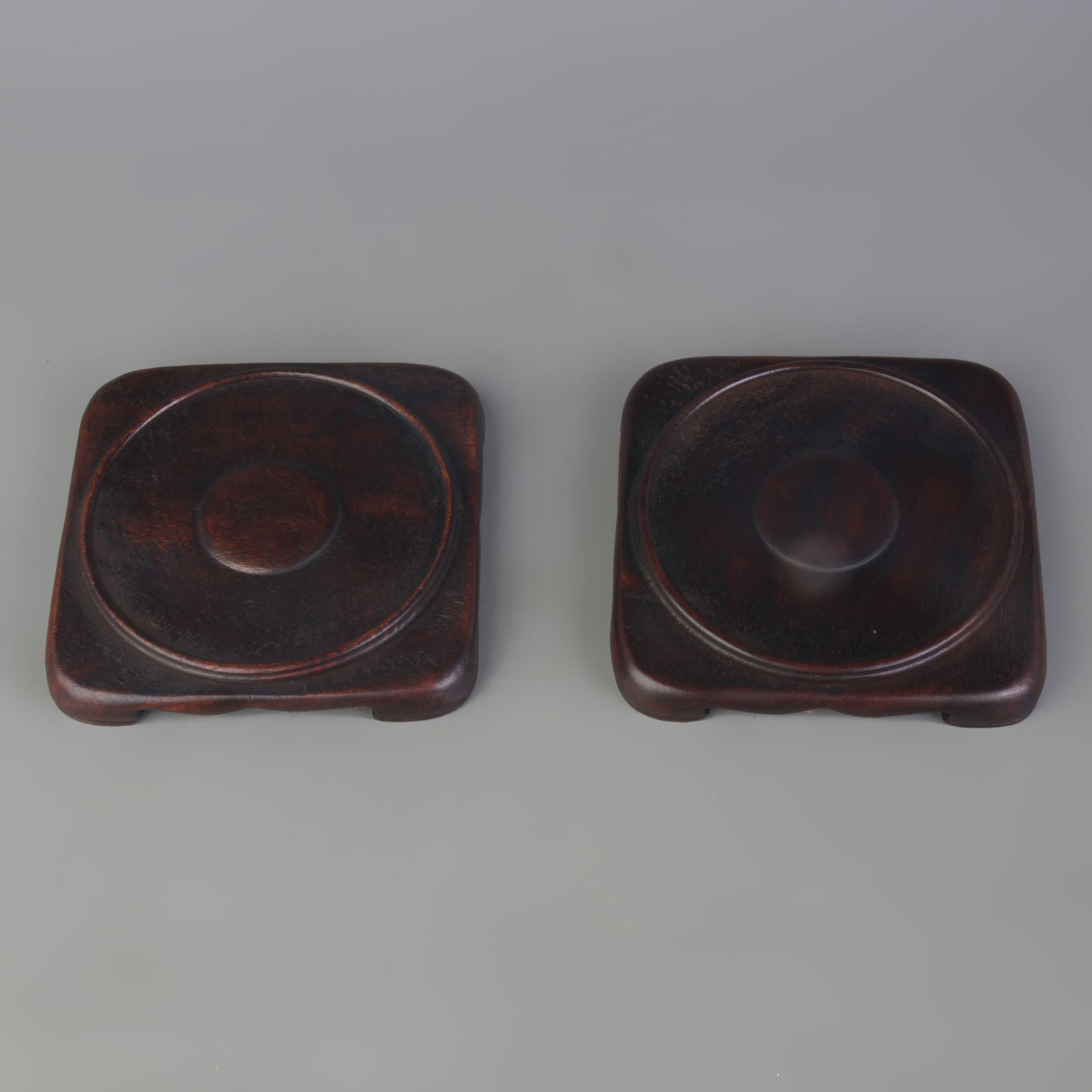 PAIR OF HARDWOOD STANDS: Qing Dynasty; Width: 5.7 inch; High:0.7 inch