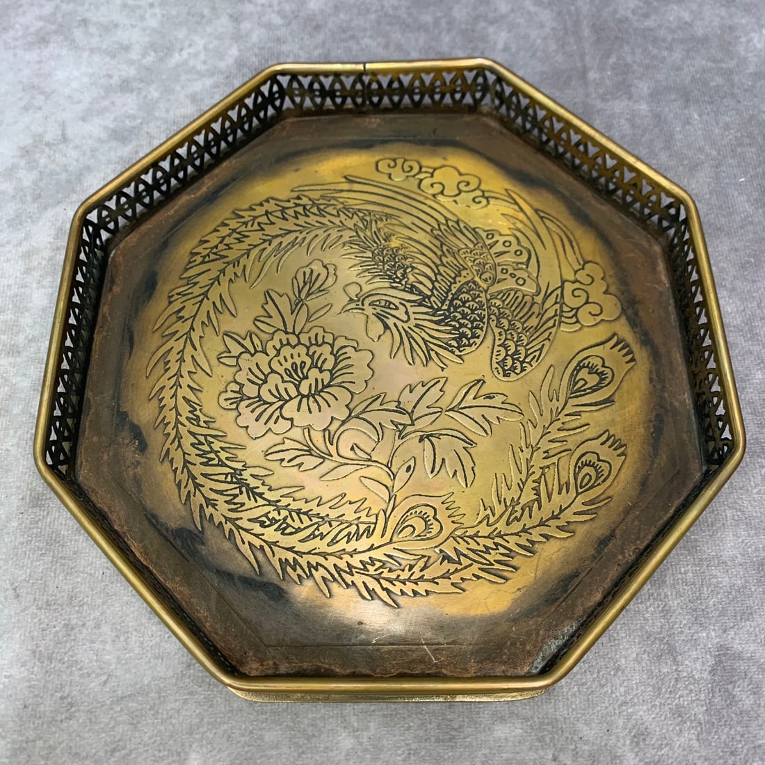 A FINE PHOENIX PATTERN EIGHT SIDED BRONZE PLATE (1 of 5)