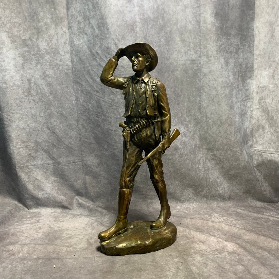 CONTEMPORARY BRONZE VIETNAM WAR SOLDIER ORNAMENT: Modern; Long: 7.6 inch; Width: 4.2 inch; High: 18.5 inch;