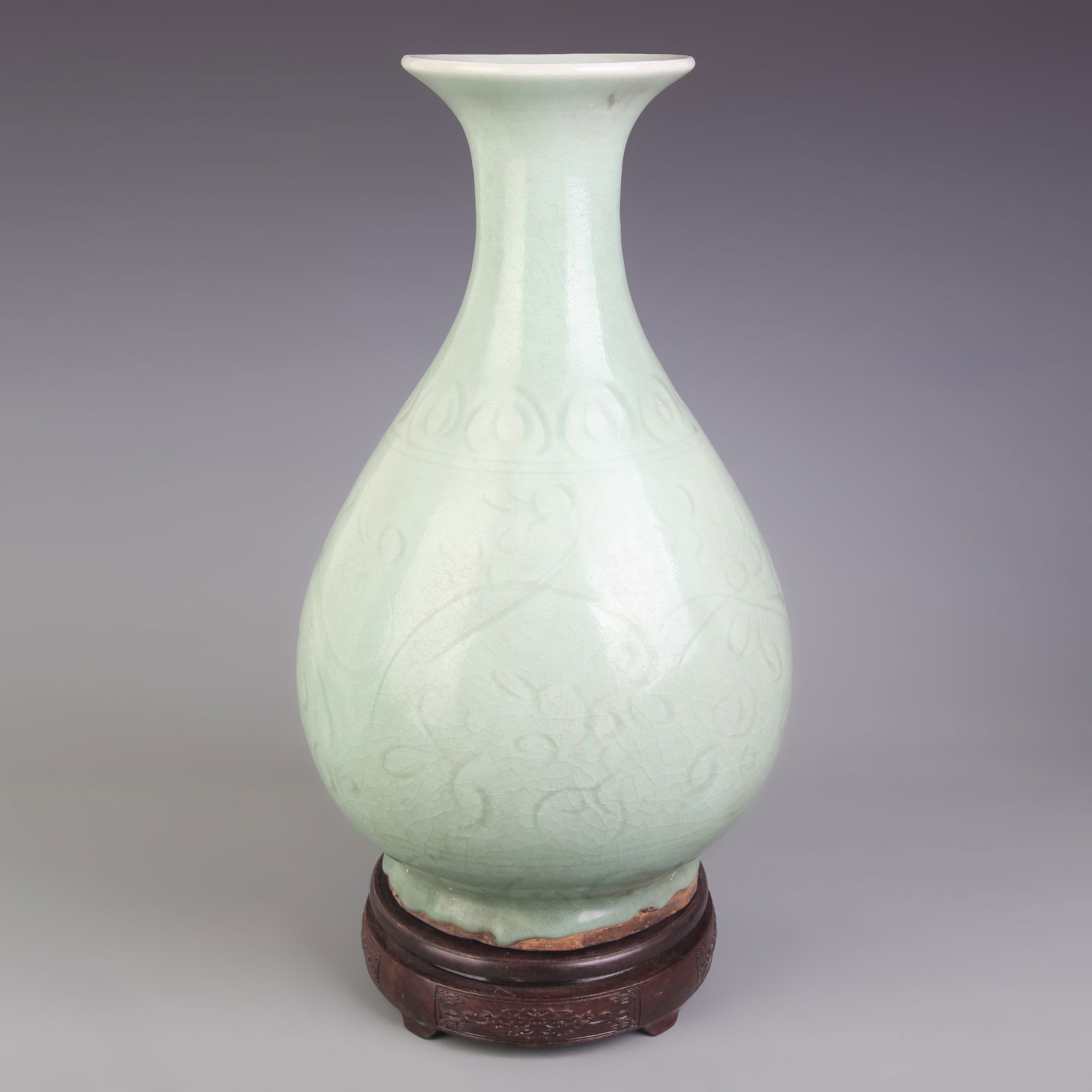 A FINE BEAN GREEN GLAZED CARVED FLOWER PATTERN PORCELAIN BOTTLE: Qing Dynasty; High: 6.9 inch Diameter: 8.0 inch