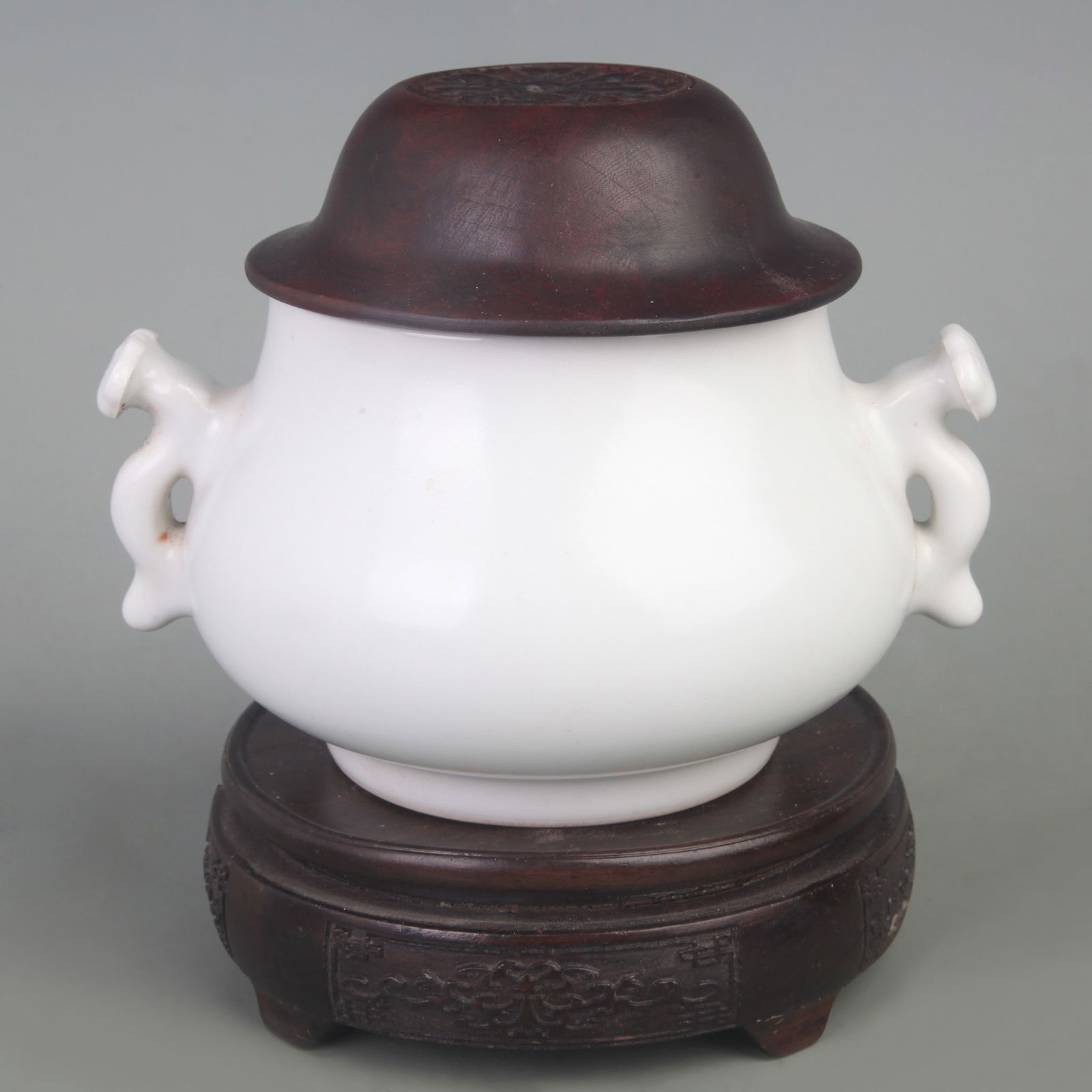 A WHITE GLAZED PORCELAIN INCENSE BURNER WITH RED WOOD COVER: Qing Dynasty; Diameter:6.2 inch; High: 5.3 inch;