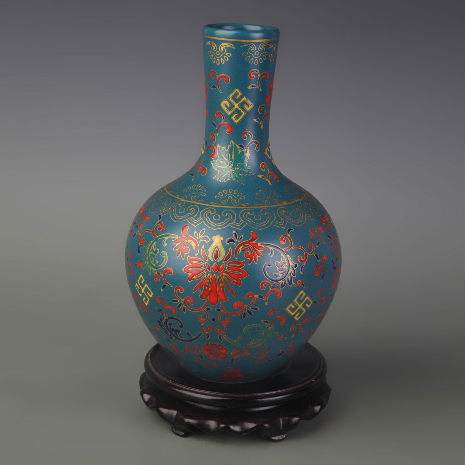 GREEN GLAZED FLORAL CELESTIAL GLOBE VASE: Qing Dynasty Yong Zhen Period; Diameter: 1.9 inch; High: 8.9 inch;