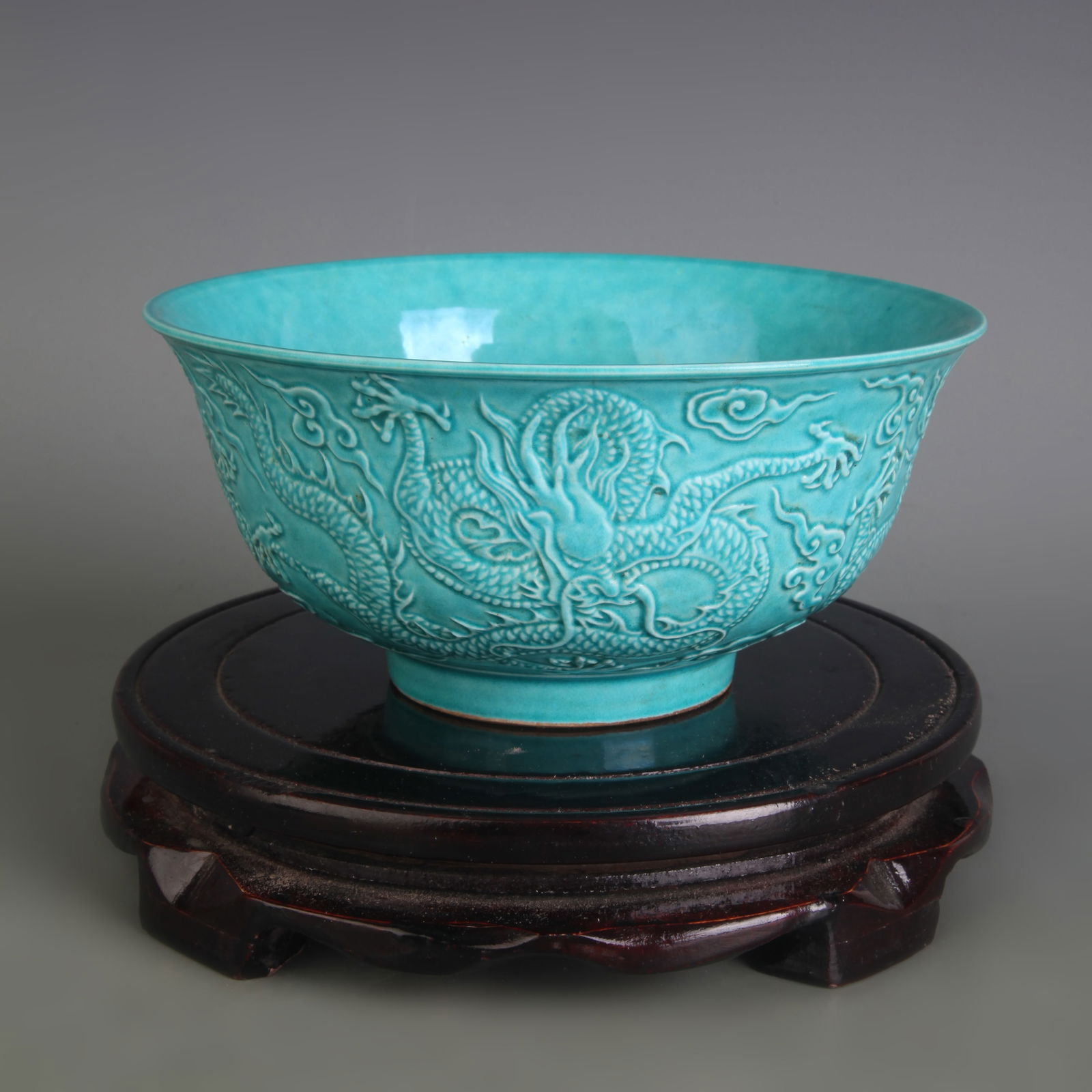 GREEN-GLAZED BOWL WITH DRAGON MOTIF: Ming Dynasty Zhen De Period; Diameter: 6.2 inch; High:2.9 inch