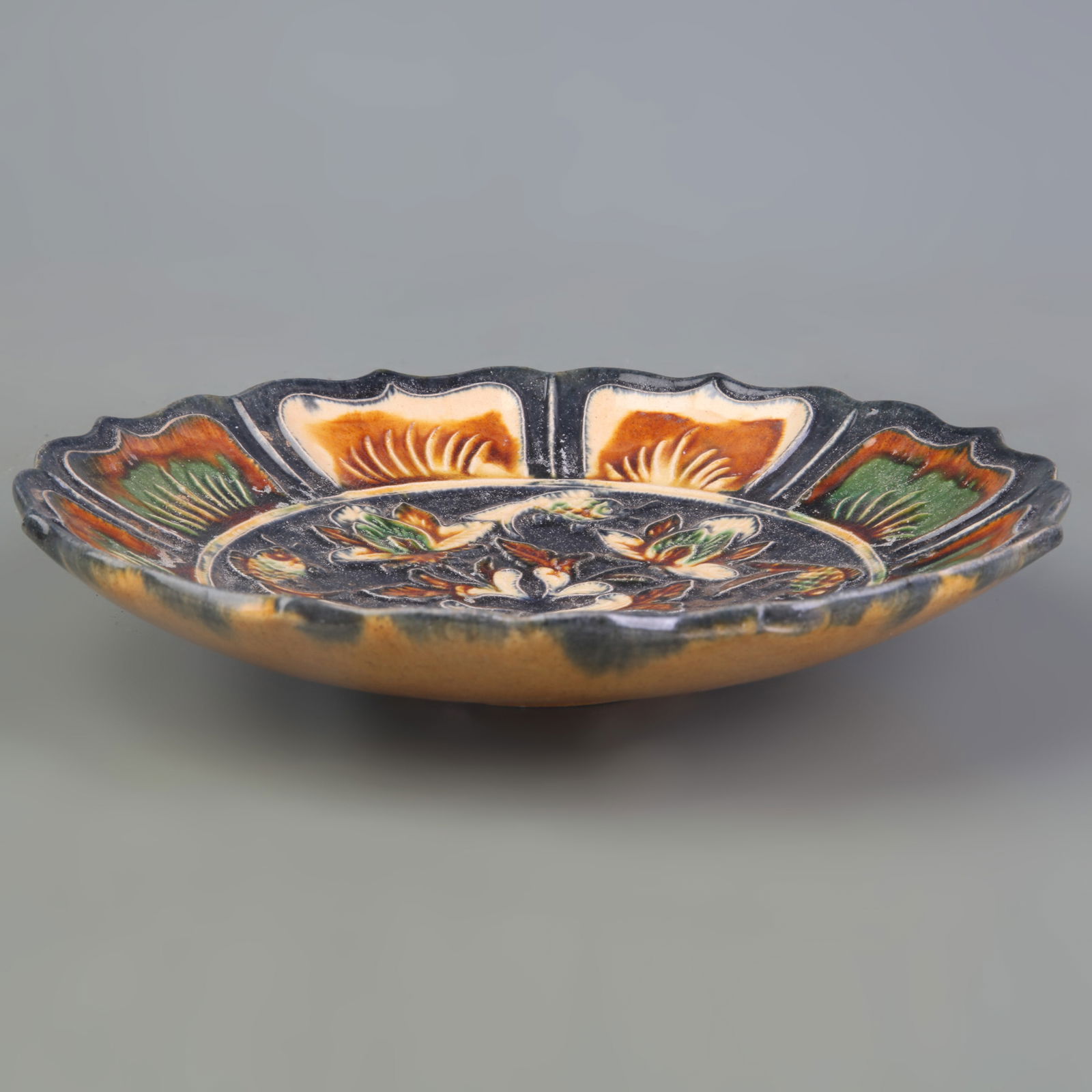 SAN CAI FLORAL PATTERN POTTERY DISH - 3