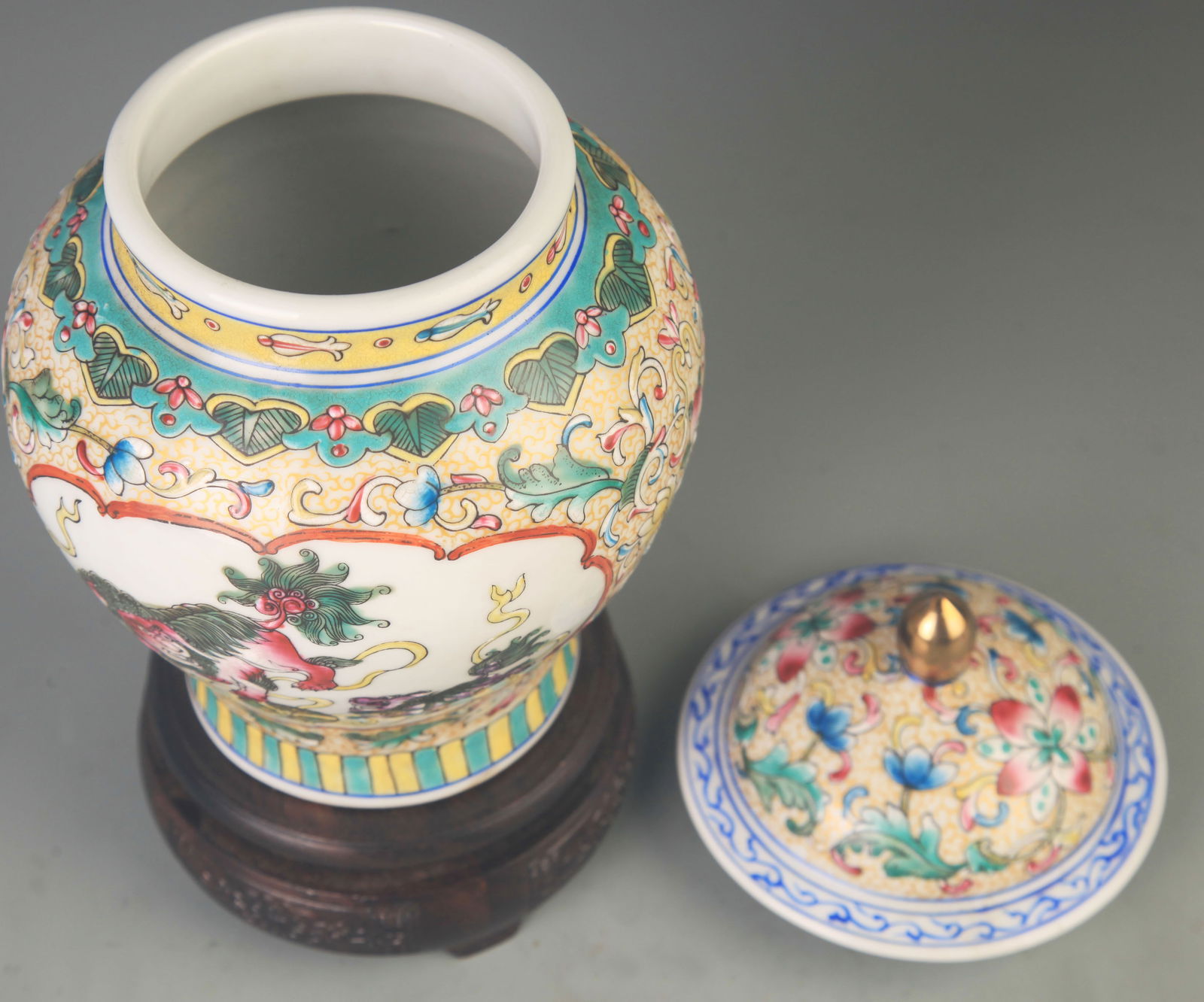 RARE FAIENCE COLOR LION PLAYING PATTERN GENERAL VASE - 2