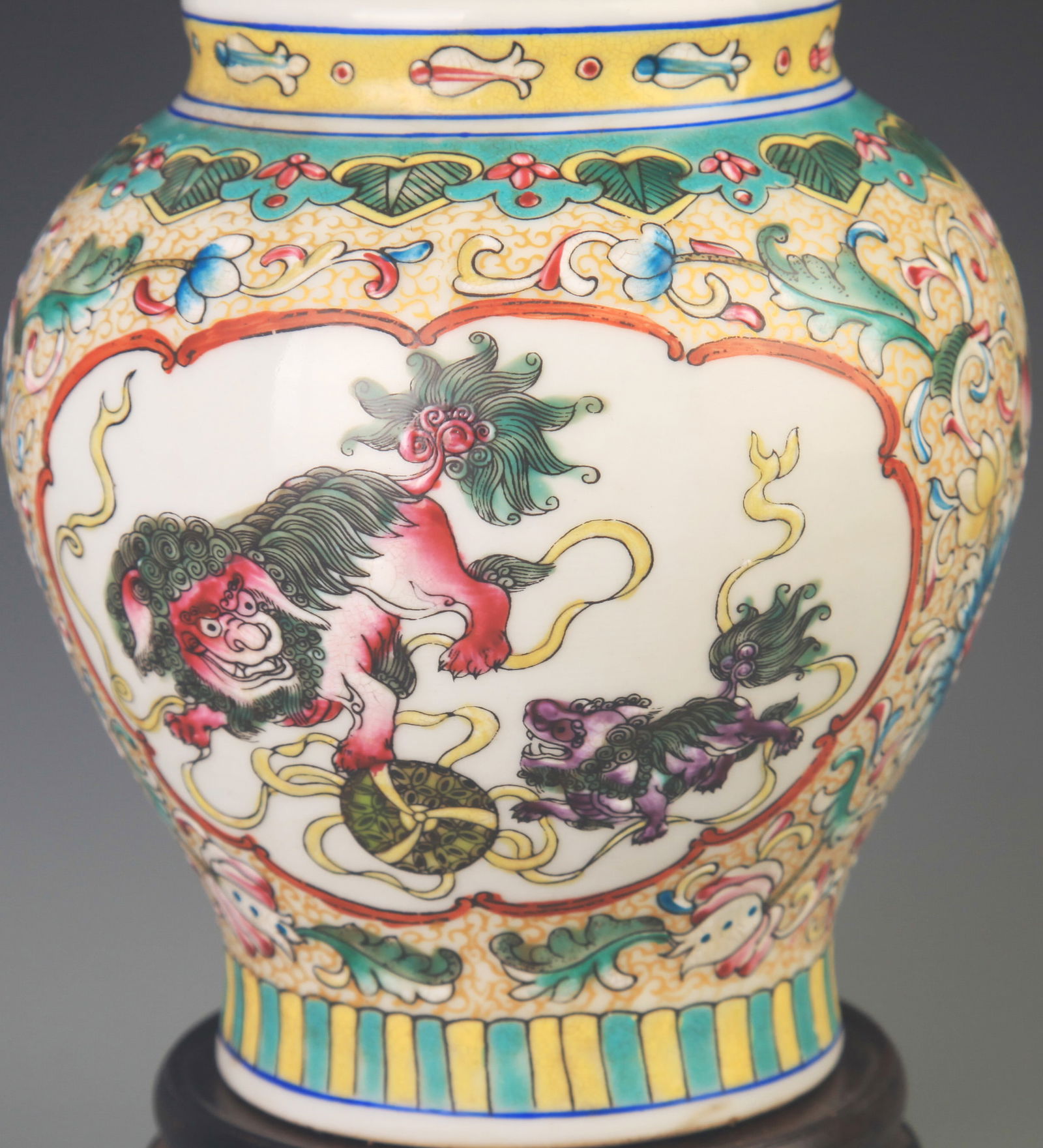 RARE FAIENCE COLOR LION PLAYING PATTERN GENERAL VASE - 4