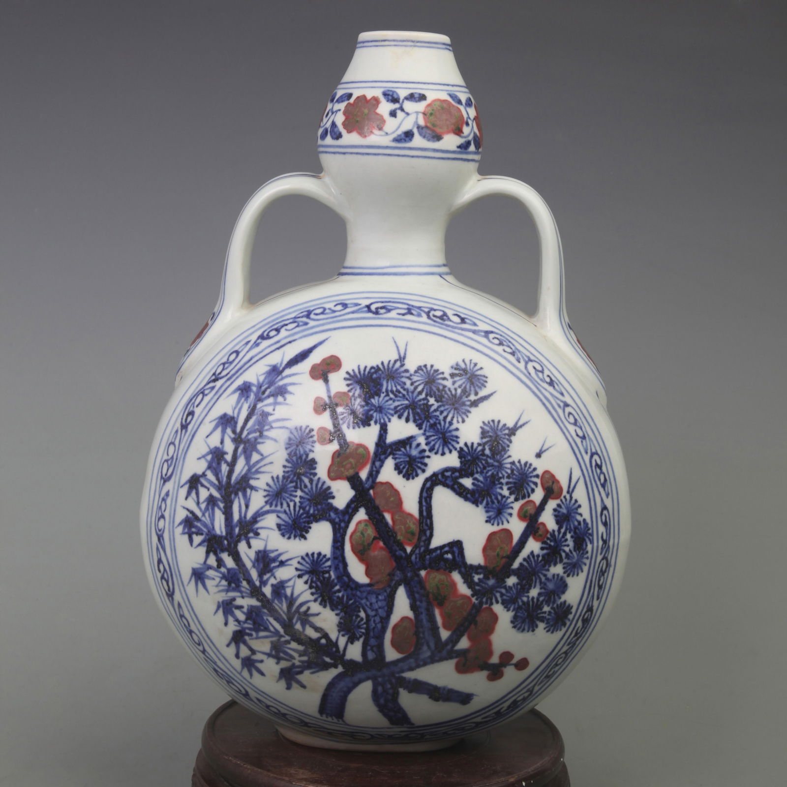 A BLUE AND WHITE COLOR AND YOU LI HONG GLAZED MOON STYLE BOTTLE: Ming Dynasty Style; Width: 7.8 inch; High: 1.2 inch;