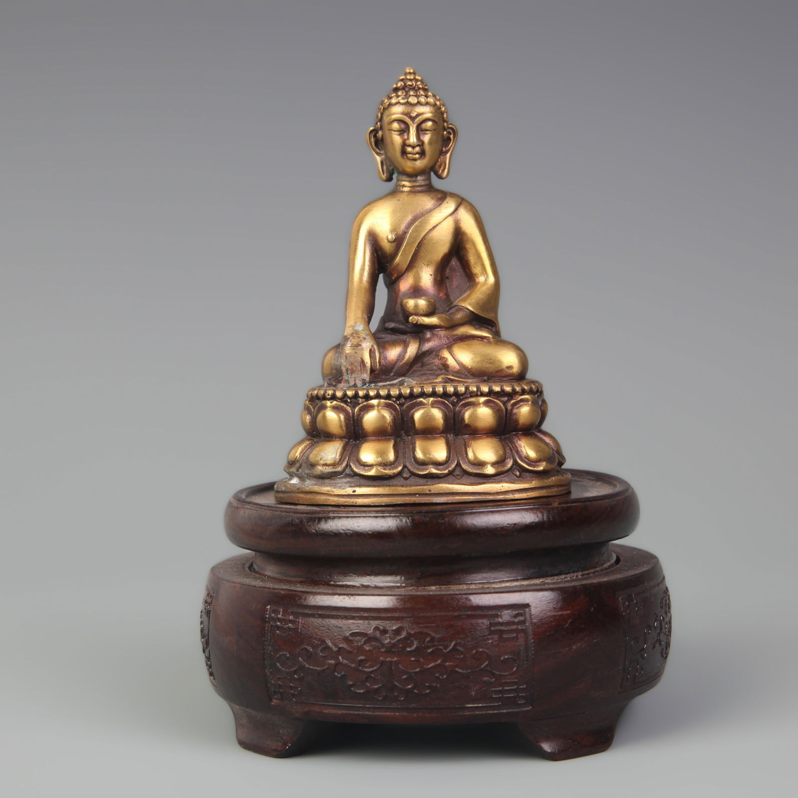 TIBETAN BUDDHIST BRONZE SHAKYAMUNI STATUE: 19th Century; High: 3.75 inch; Width: 2.50 inch;