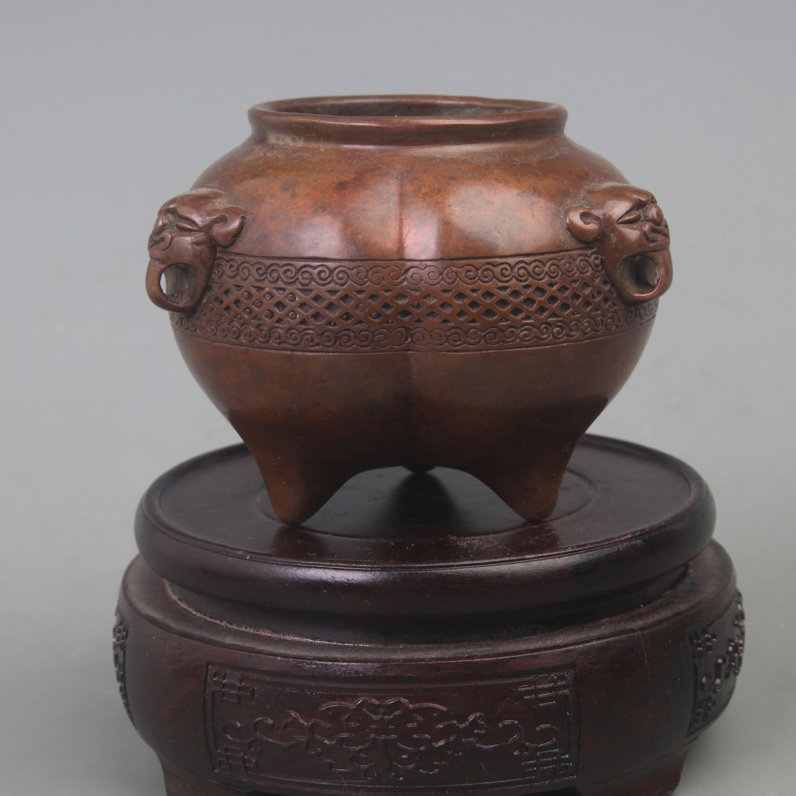 A FINE BRONZE ANIMAL EAR ROUND BRONZE CENSER: Ming Dynasty Style, Diameter: 3.5 inch; High:3 inch;