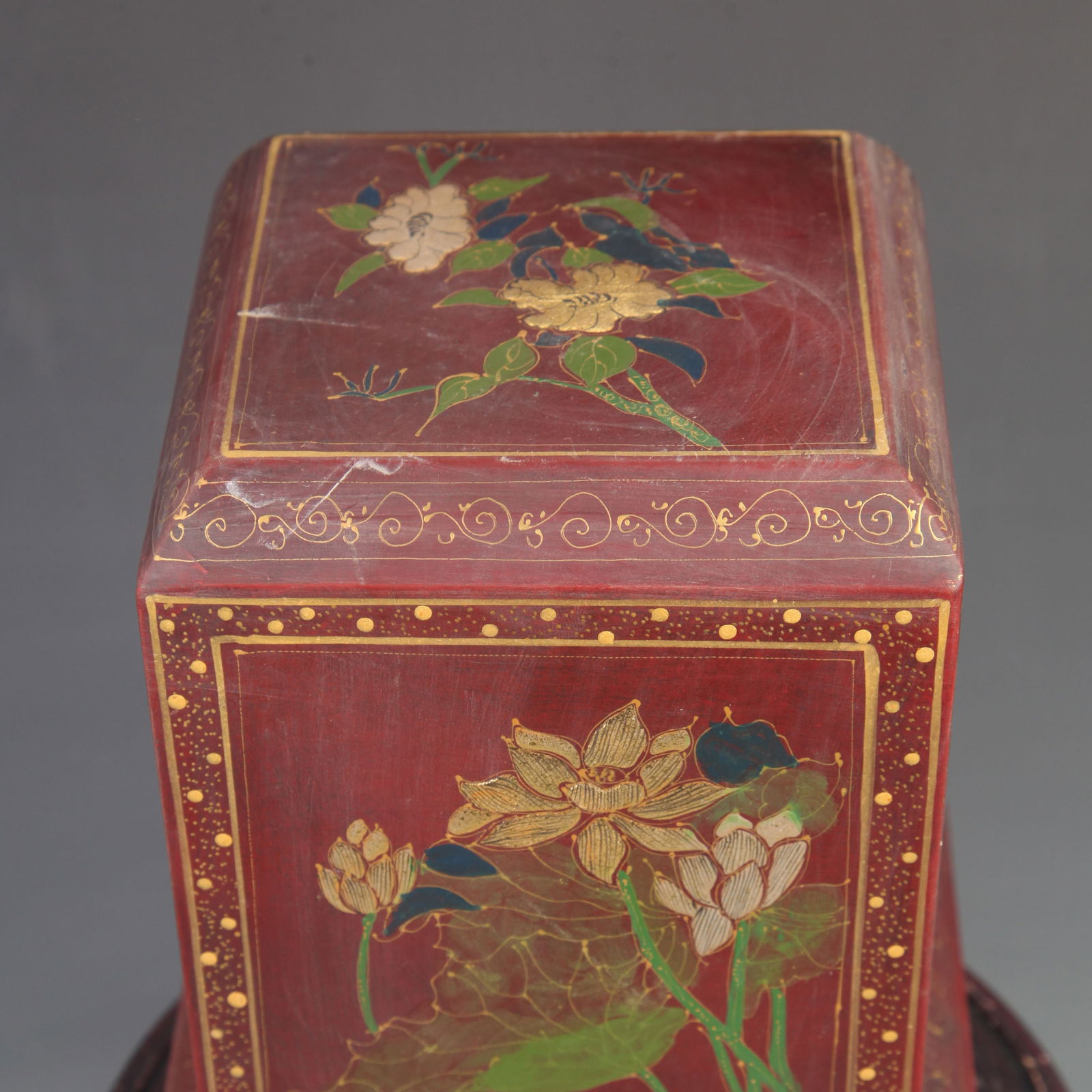LACQUER BOX WITH GOLD PAINTED FLOWER PATTERN - 4