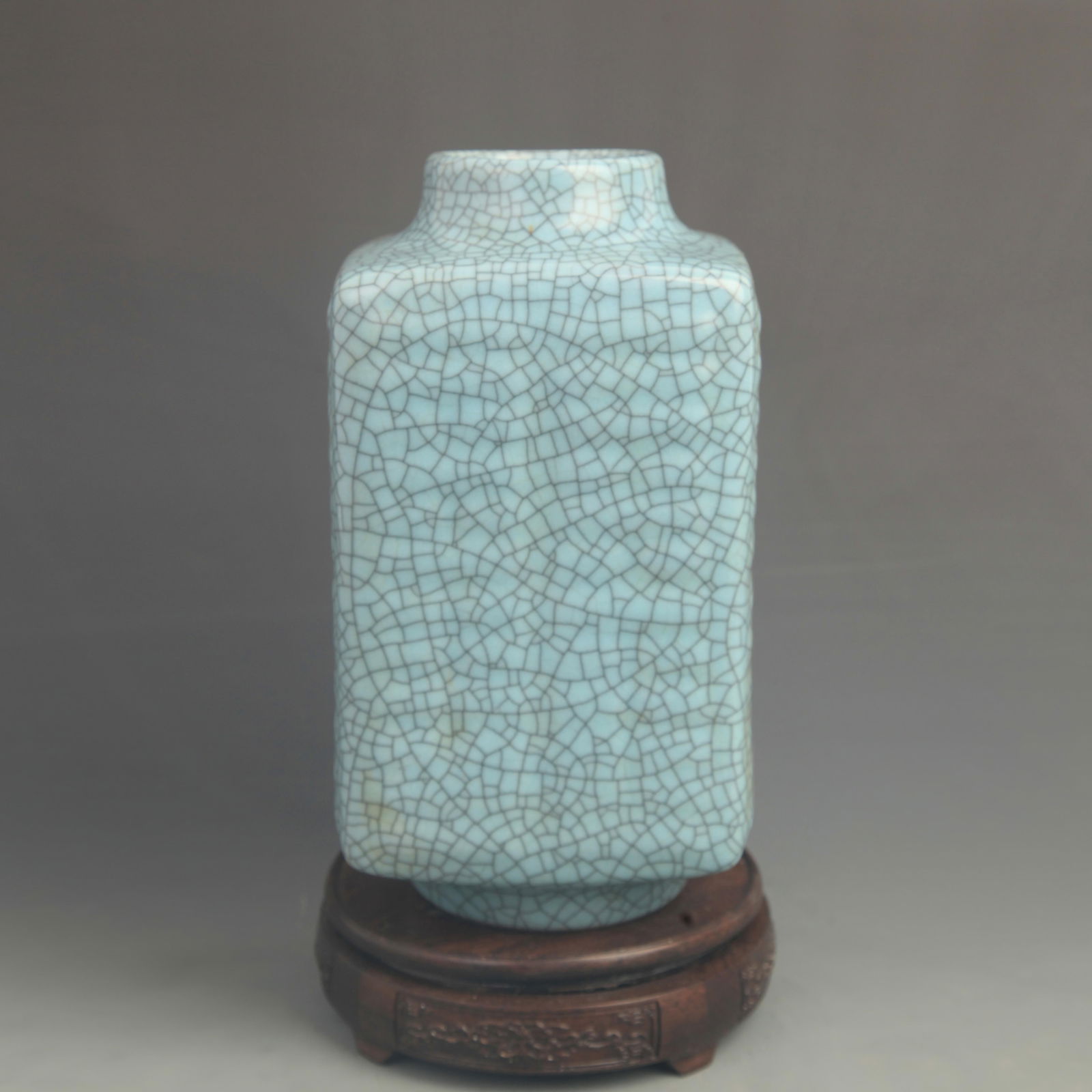 GE GLAZE ZONG-SHAPED PORCELAIN VASE: Song Dynasty Style; High: 10.5 inch;Diameter: 5.20 inch