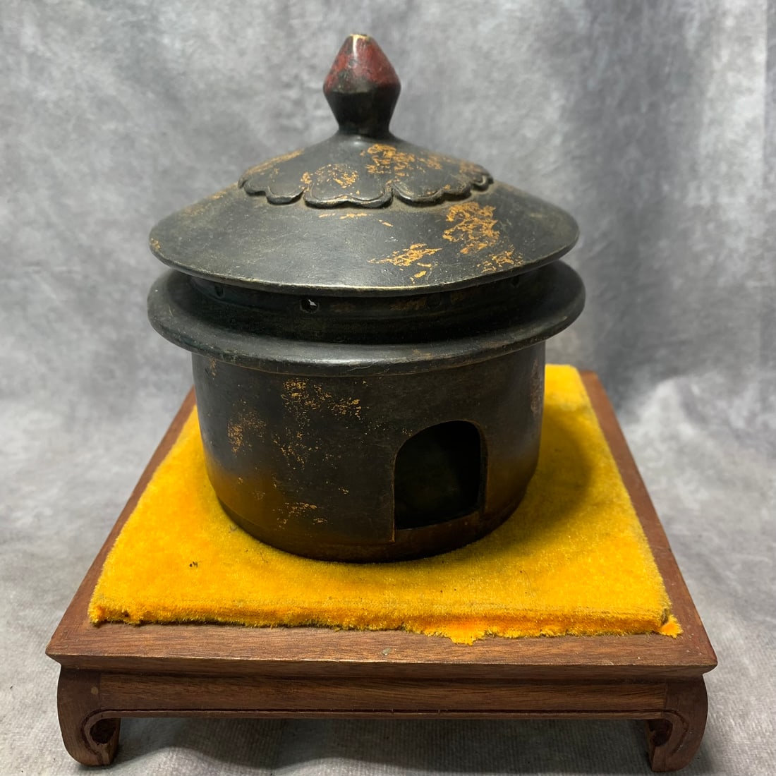 GILT BRONZE THREE-LEGGED INCENSE BURNER WITH BAMBOO JOINT PATTERNS: Ming Dynasty; High: 4.5 inch; Diameter: 4.9 inch;