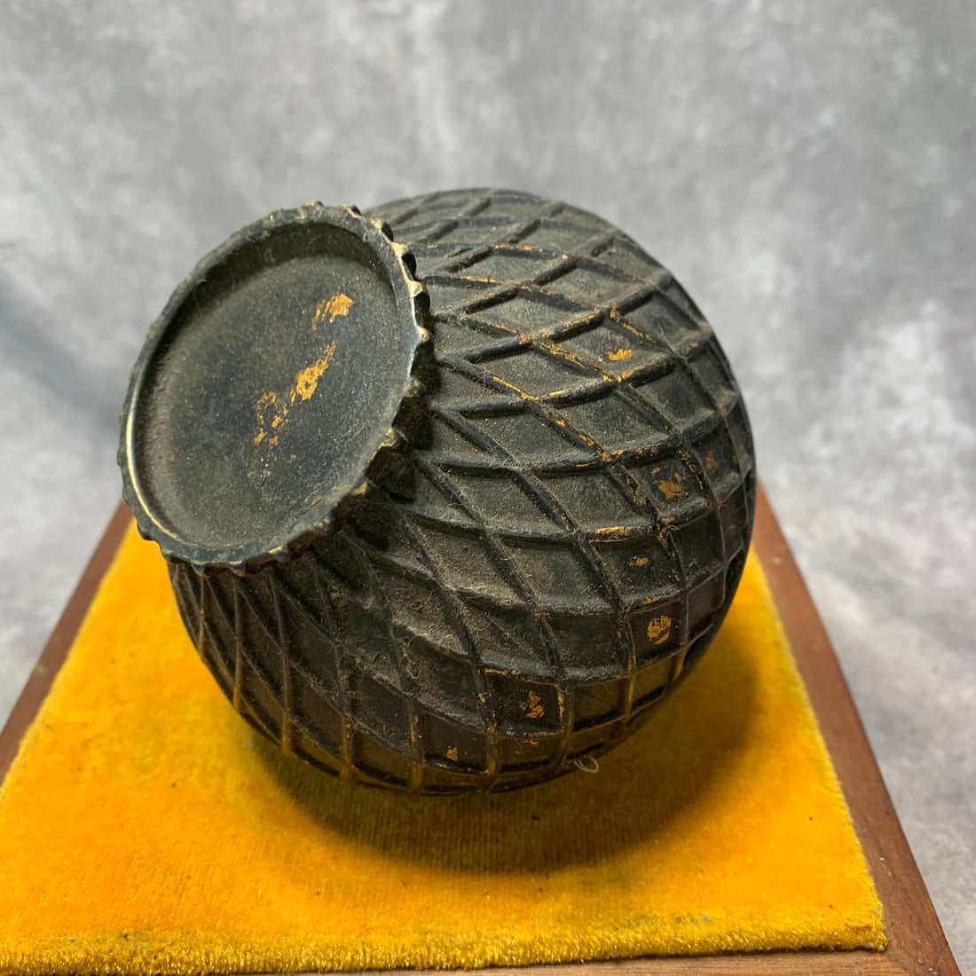 GILT BRONZE INCENSE BURNER WITH GRID PATTERNS - 3