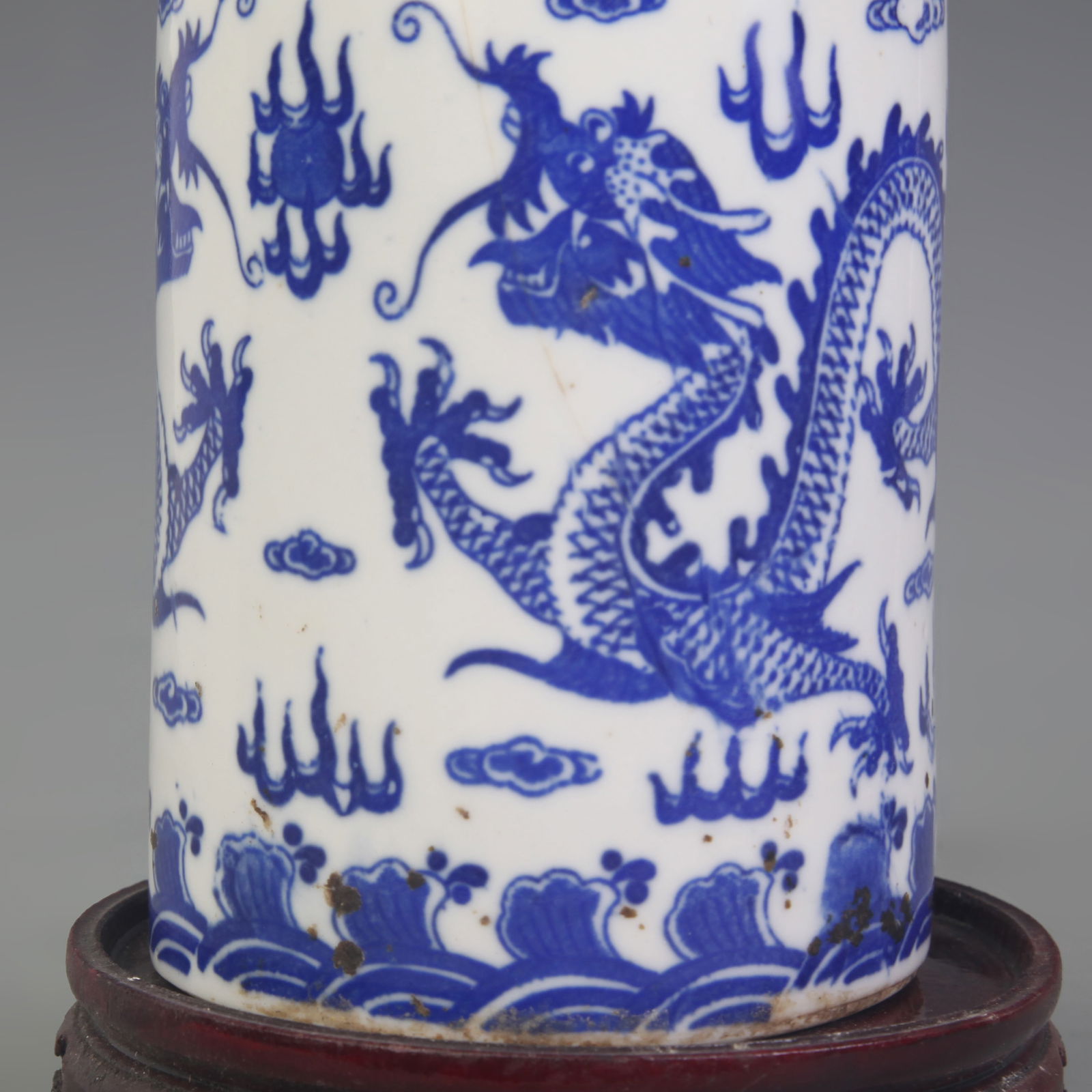 BLUE-AND-WHITE DRAGON-PATTERN BRUSH POT (WITH CRACK) - 3