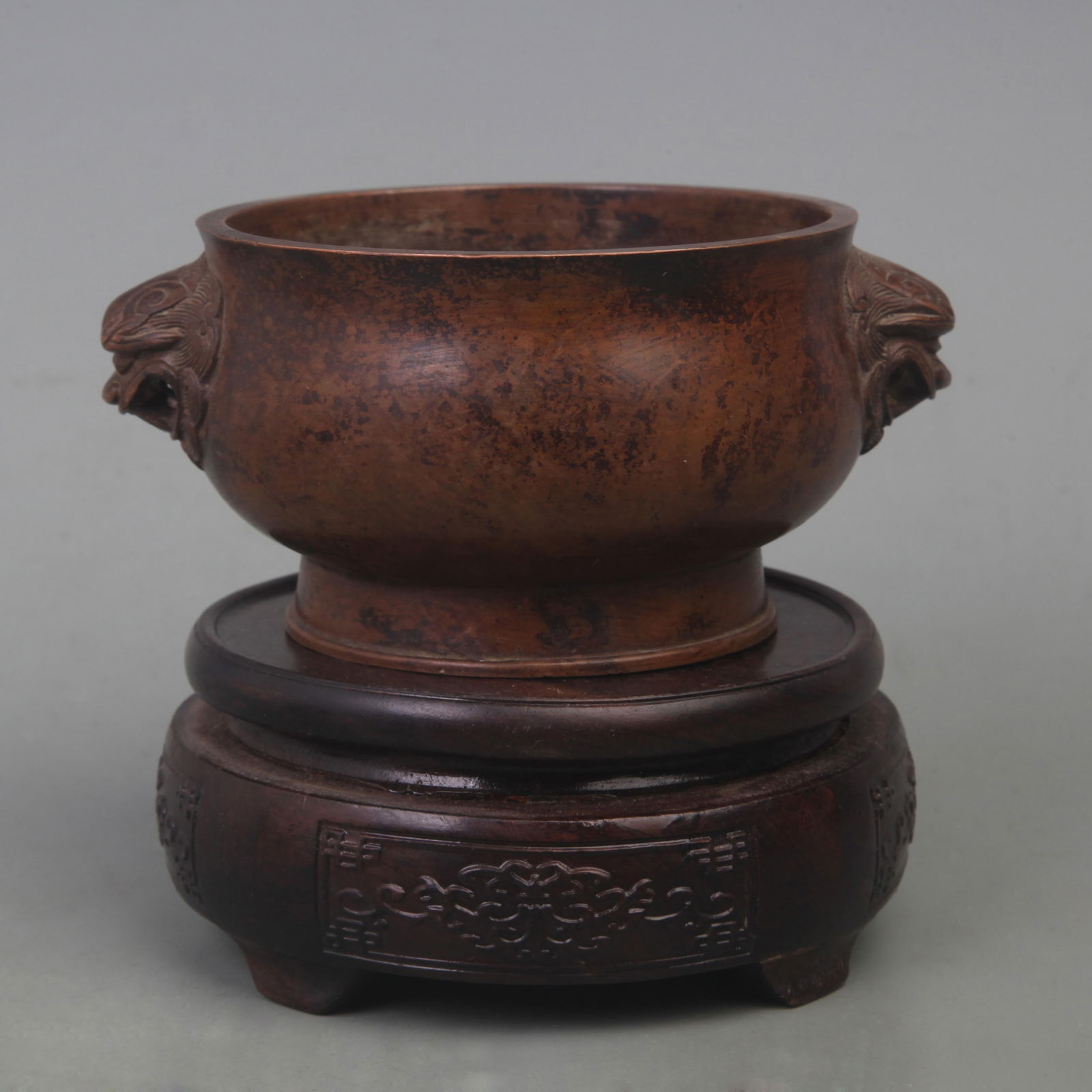 A FINE LION EAR STYLE ROUND BRONZE CENSER (1 of 5)