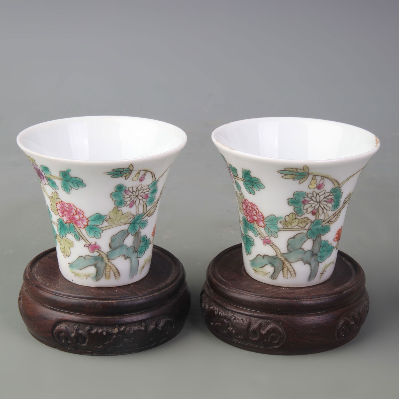PAIR OF SMALL FAMILLE ROSE TEACUPS WITH FLORAL DESIGN: Qing Dynasty Hong Xian Period; Diameter: 2.9 inch; High: 2.5 inch