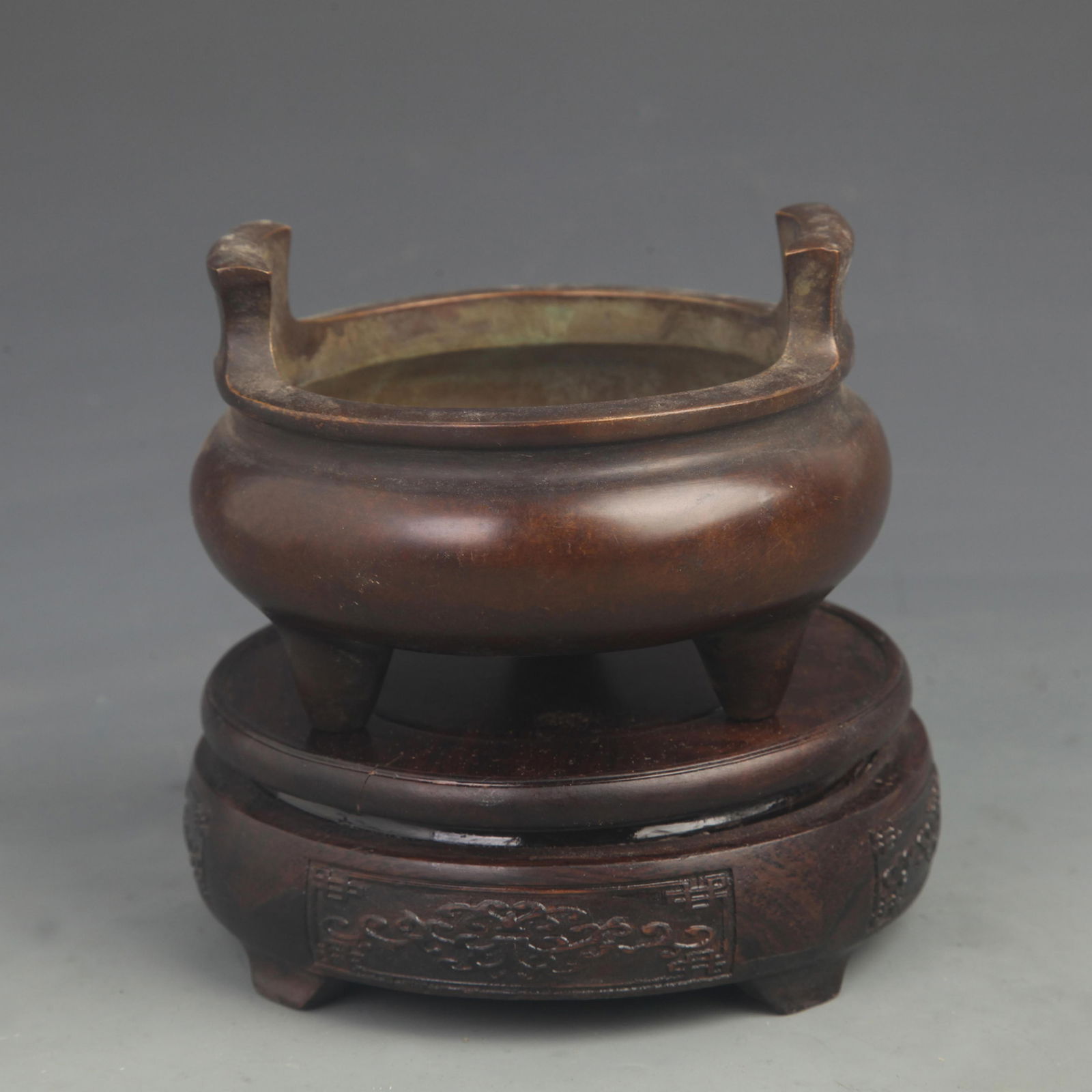 A FINE BRONZE DOUBLE EAR THREE FOOT CENSER: 20th Century, High: 3.25 inch; Diameter:4.50 inch;