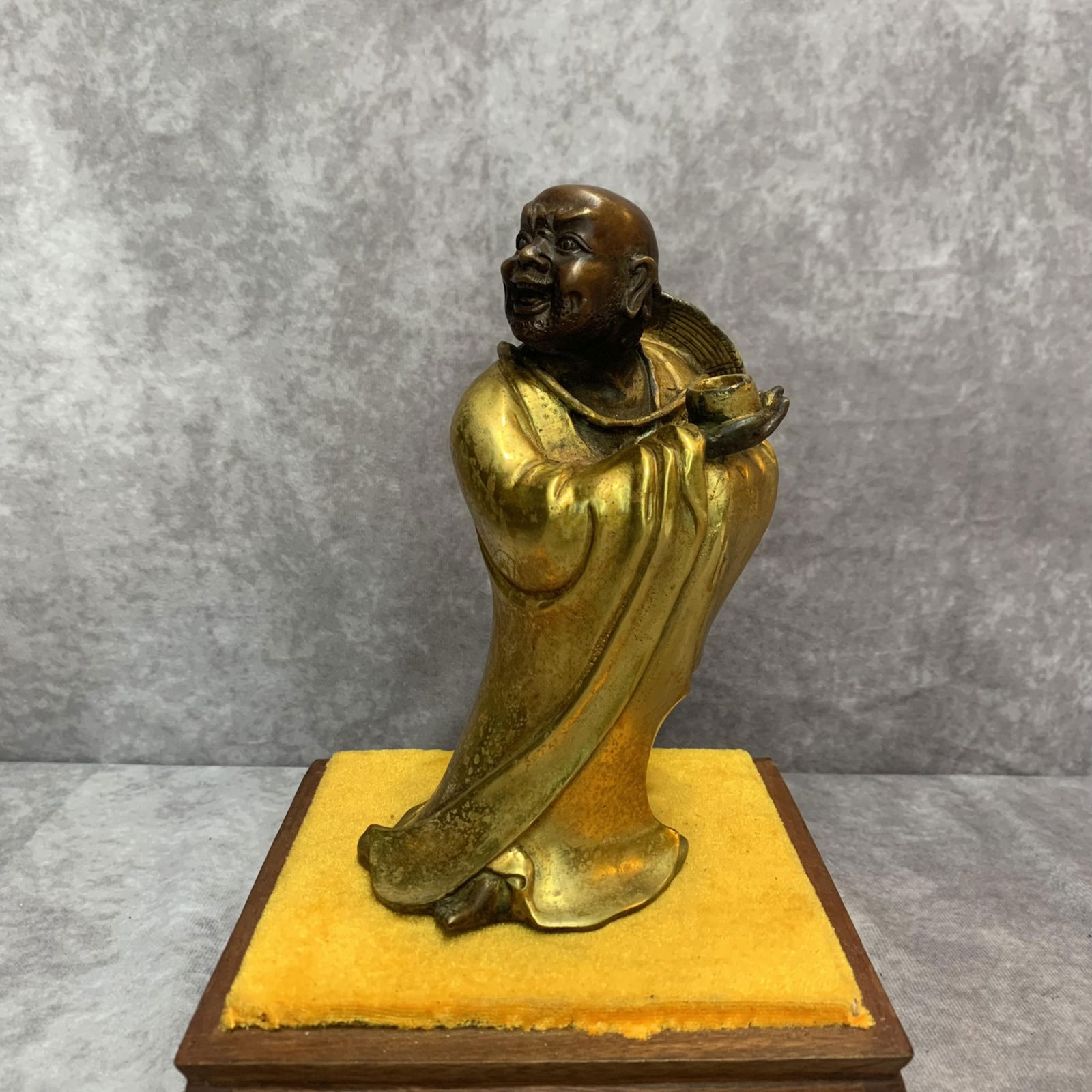 A FINE BRONZE LU HAN STATUE: 20th Century; High: 7.3 inch; Width: 3.6 inch; Long: 3.0 inch