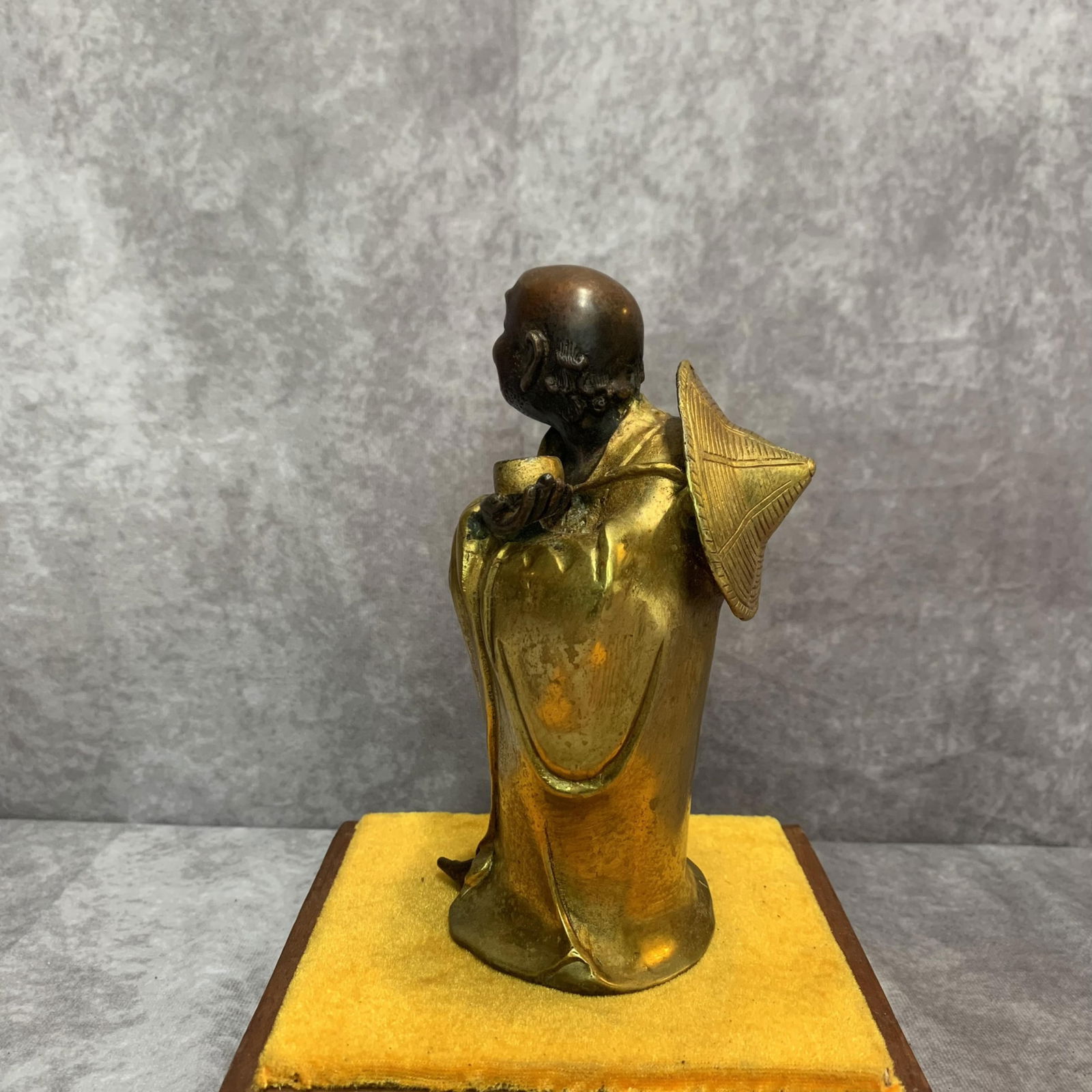 A FINE BRONZE LU HAN STATUE - 5