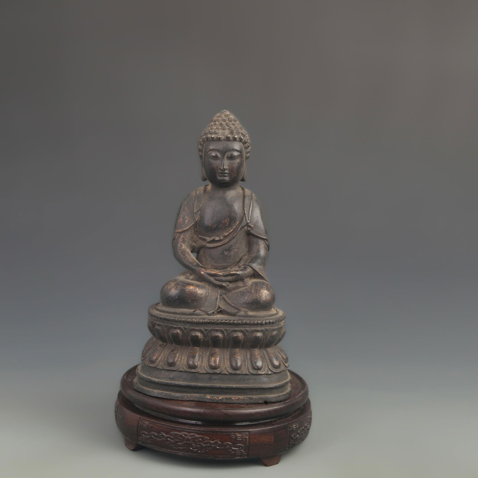 A FINE BRONZE AMITABHA BUDDHA STATUE (1 of 6)