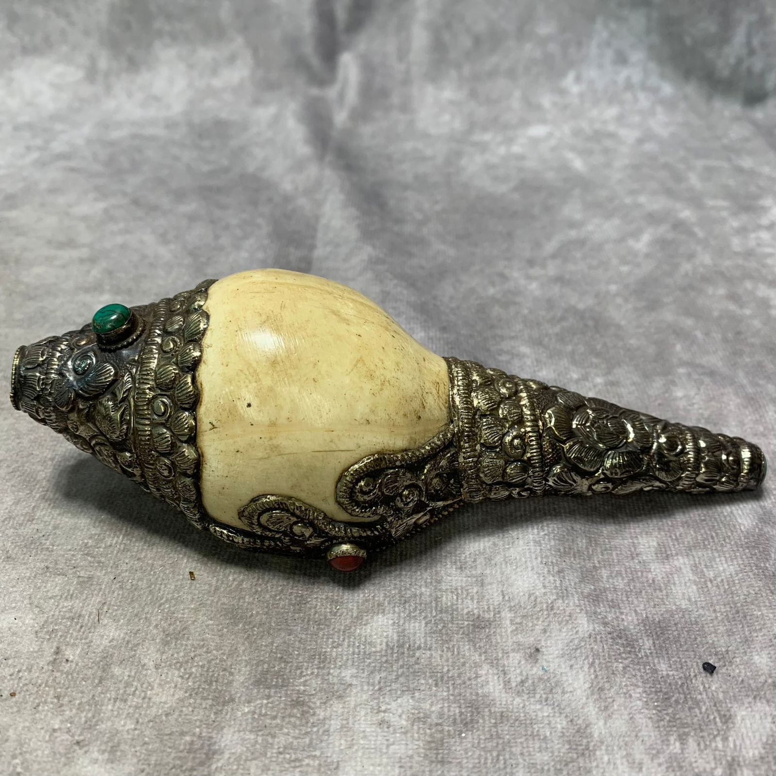 TIBETAN BUDDHIST SILVER INLAID JEWEL CONCH SHELL (1 of 5)