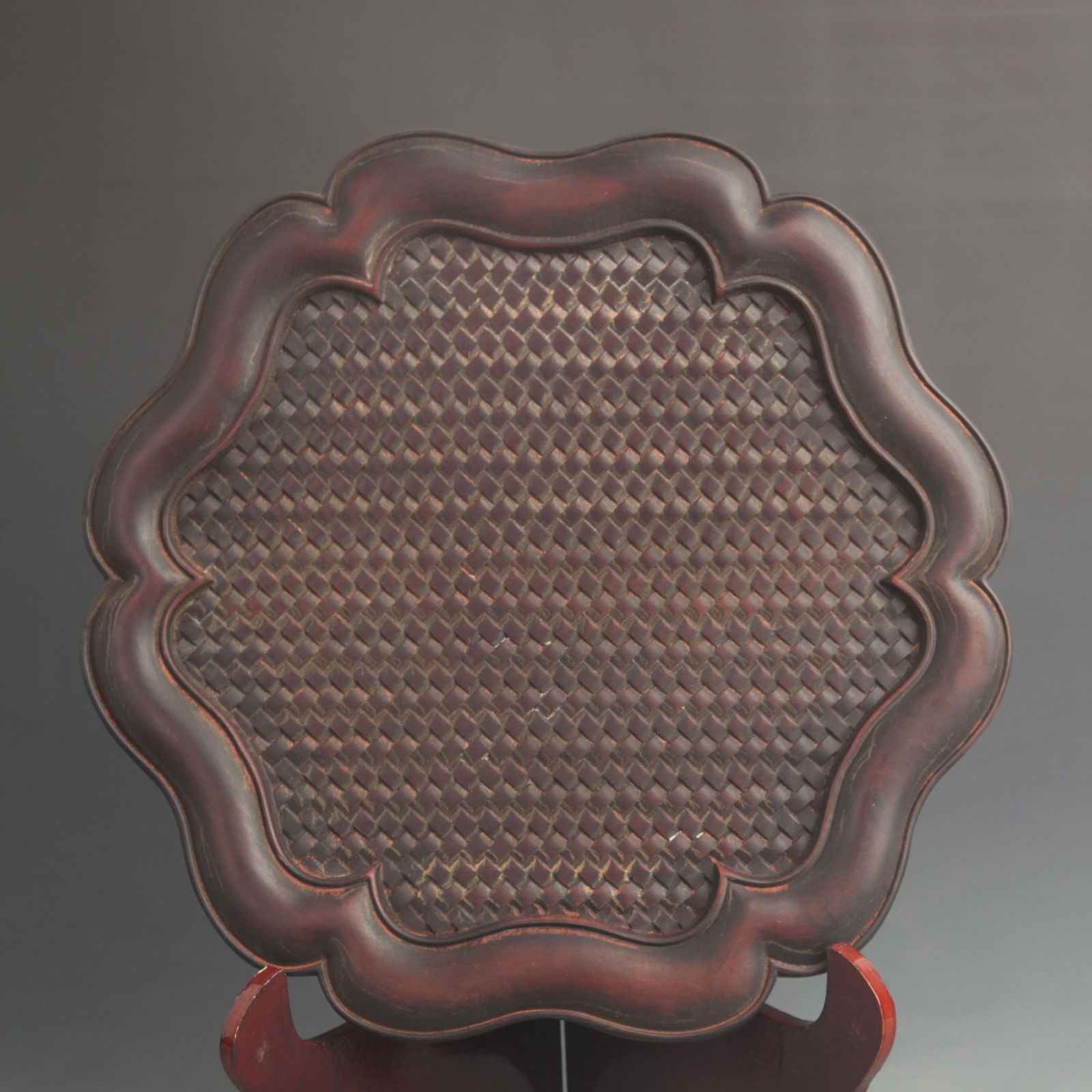A FINE EBONY WOOD MADE CARVED TEA TRAY: 20th Century; High: 1.00 inch; Diameter: 13.0 inch;