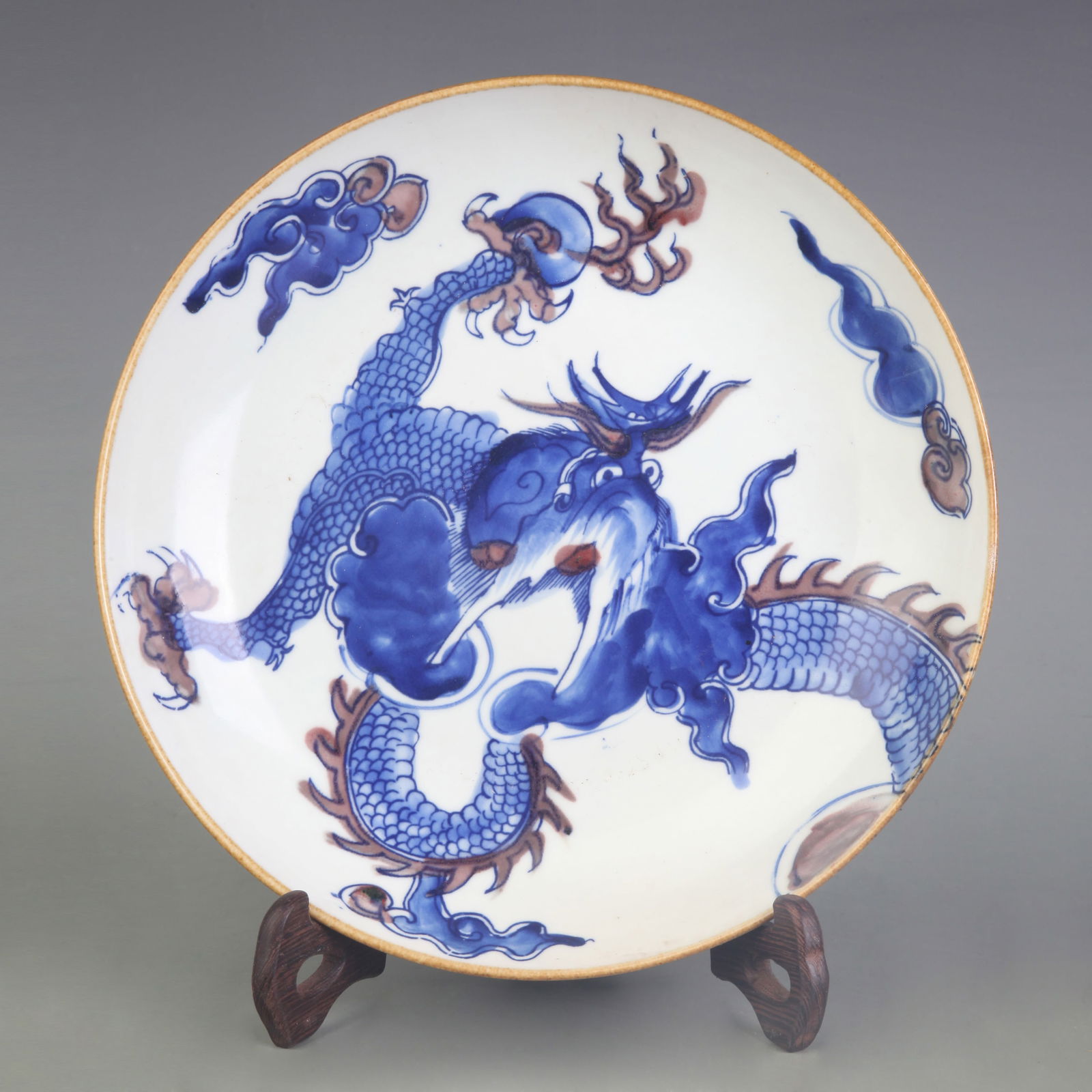 BLUE AND WHITE UNDERGLAZE RED DRAGON PATTERN PLATE: Qing Dynasty Kangxi Period; Diameter: 8.7 inch;