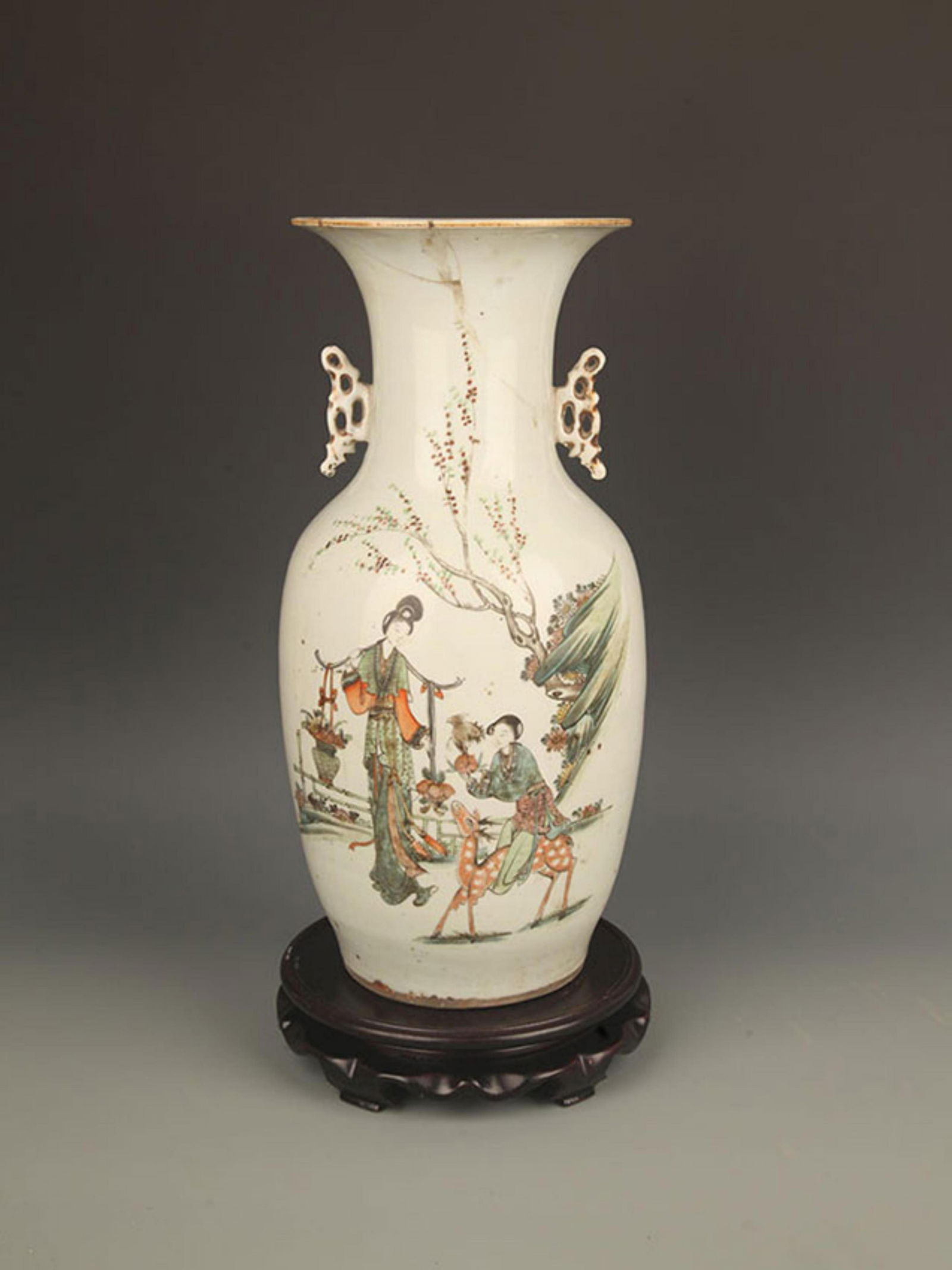 LARGE FAMILLE ROSE PORCELAIN DOUBLE EAR VASE: Republic Period, High: 16.5 inch Diameter: 7.2 inch