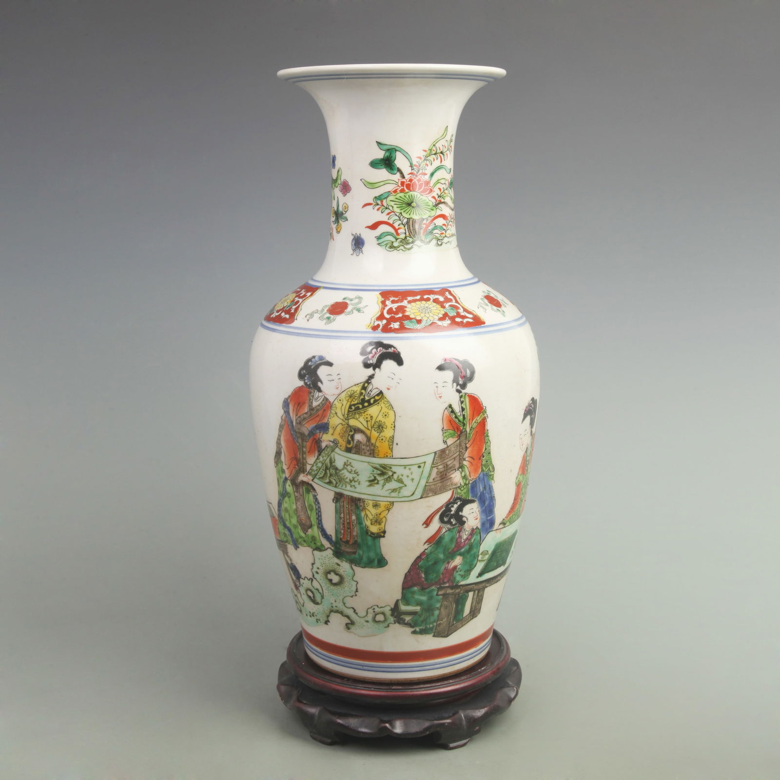 A FINE FAMILLE ROSE FEMALE FIGURINE PORCELAIN VASE: Qing Dynasty Kangxi Period; High: 16.5 inch; High: 8.5 inch;