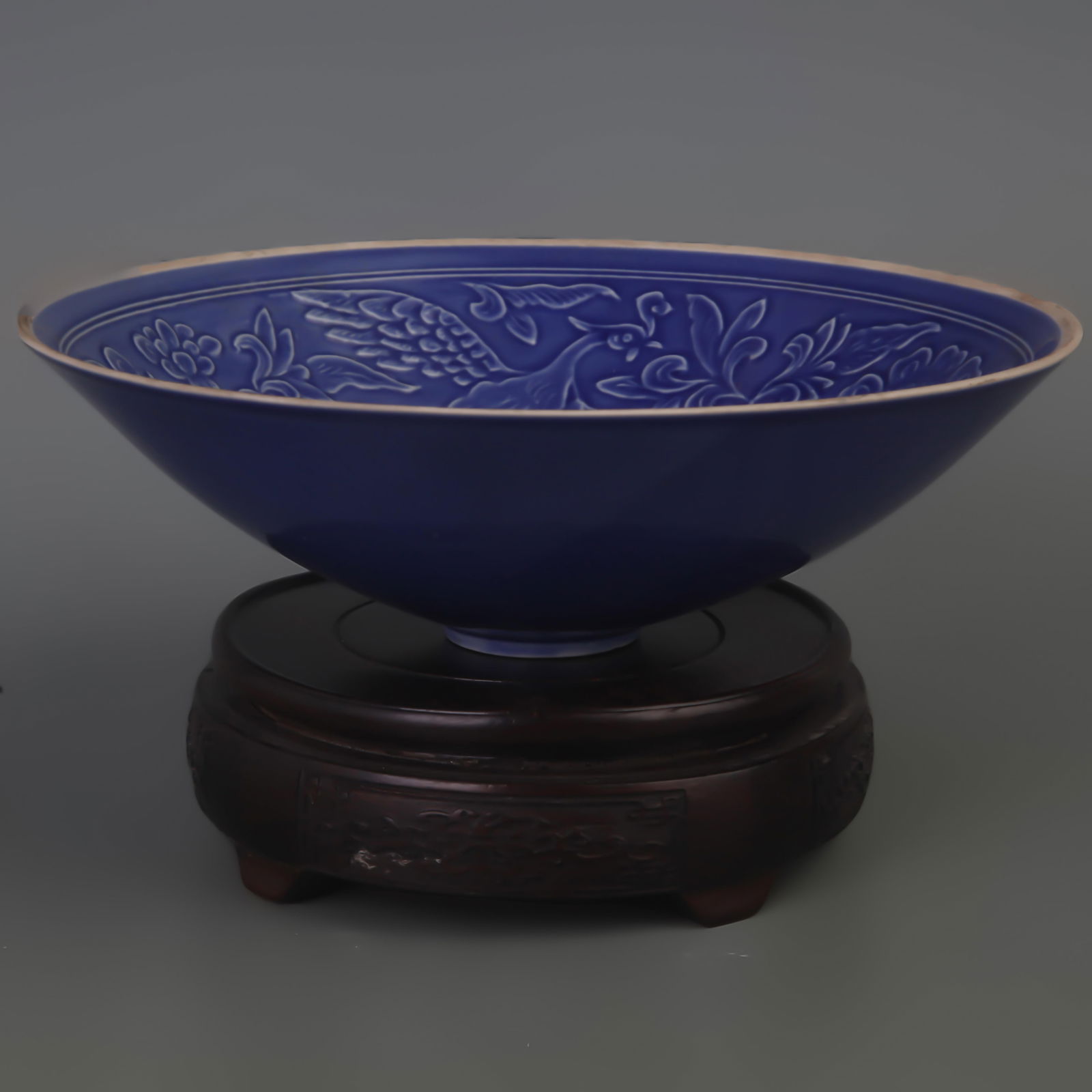 A DARK BLUE FLOWER PATTERN CARVING PORCELAIN PLATE: Diameter:8.3 inch; High: 2.7 inch;