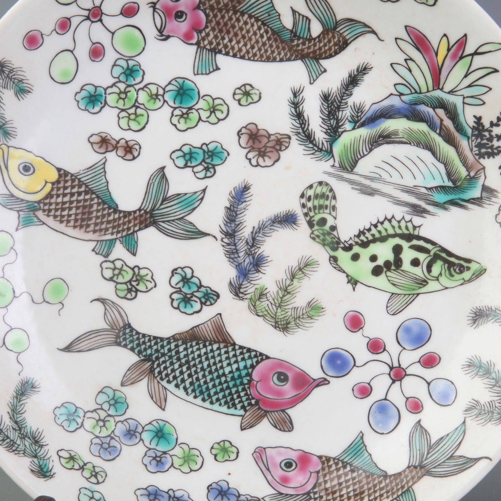 FAMILLE ROSE FISH AND ALGAE PATTERN PLATE - 2