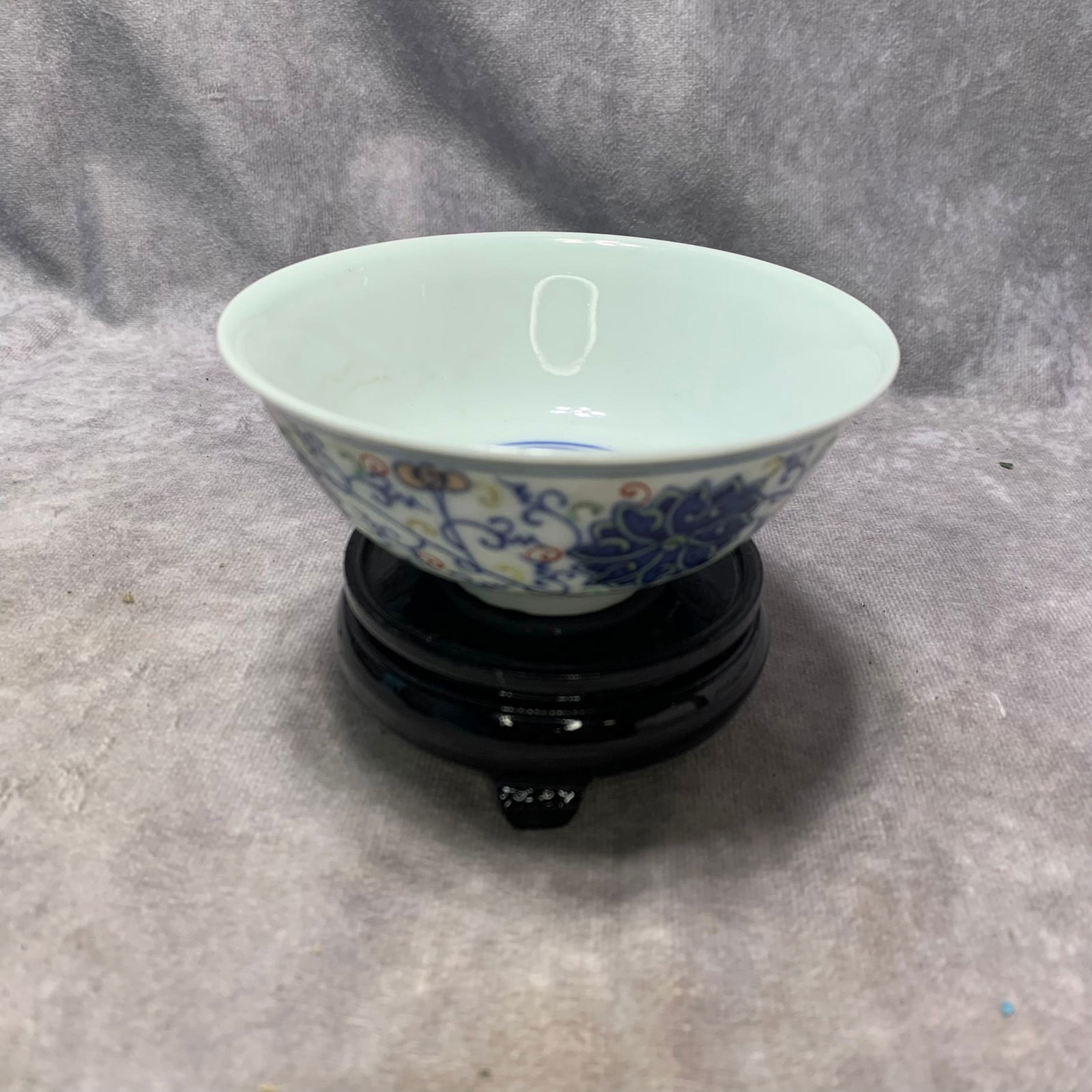 SMALL FAMILLE-ROSE LOTUS PATTERN BOWL: Qing Dynasty; High; 2.1 inch; Diameter: 4.4 inch;