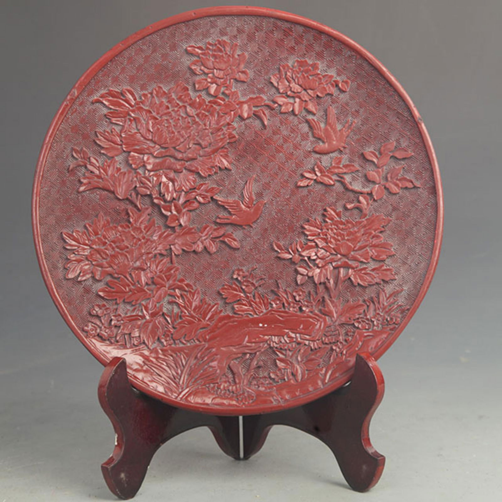 CARVED RED LACQUER BROCADE PATTERN PLATE WITH "WEALTH AND LONGEVITY" DESIGN (1 of 5)