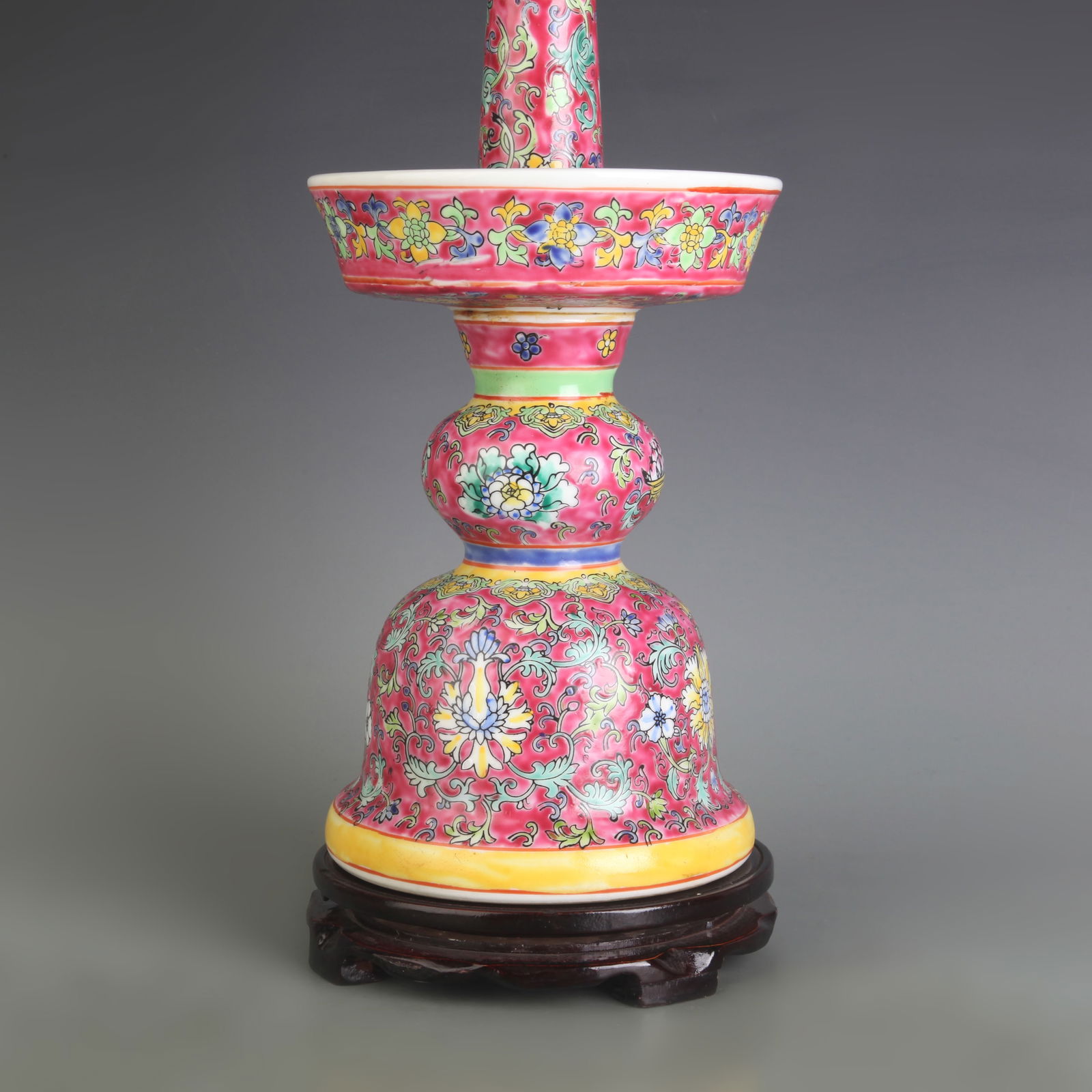 FAMILLE ROSE FLOWER-PATTERNED CANDLESTICK - 3