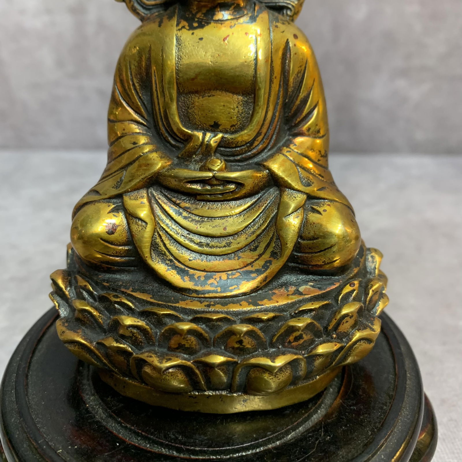 A SMALL BRONZE TATHAGATA STATUE - 5