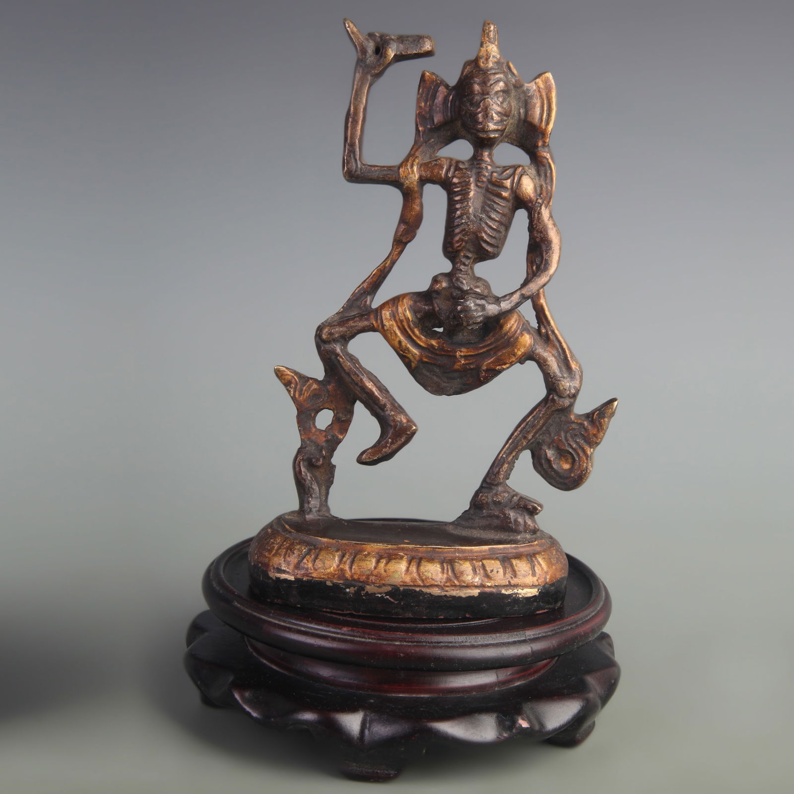 A FINE BRONZE TIBETAN BUDDHIST STATUE: Qing Dynasty; Long: 4.0 inch; Width: 1.3 inch; High: 6.8 inch;