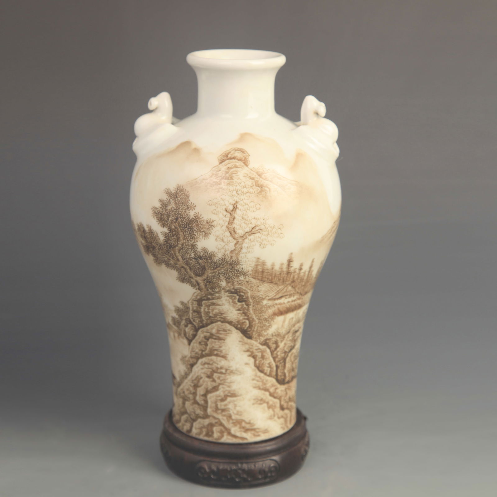 A FINE WHITE COLOR LANDSCAPING PATTERN PORCELAIN BOTTLE (1 of 5)