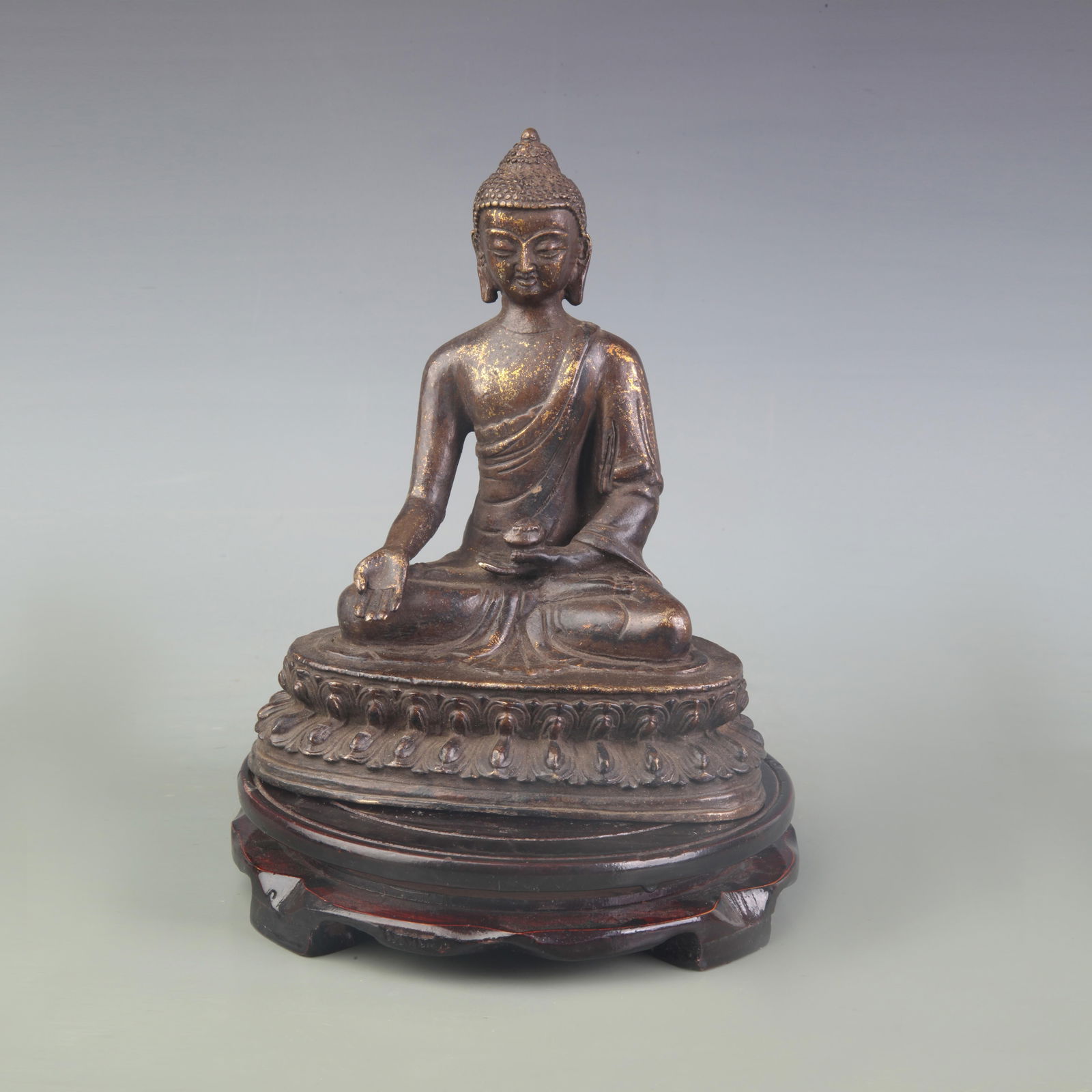 A FINE BRONZE SHAKYAMUNI BUDDHA STATUE: 20th Century; High:7.6 inch