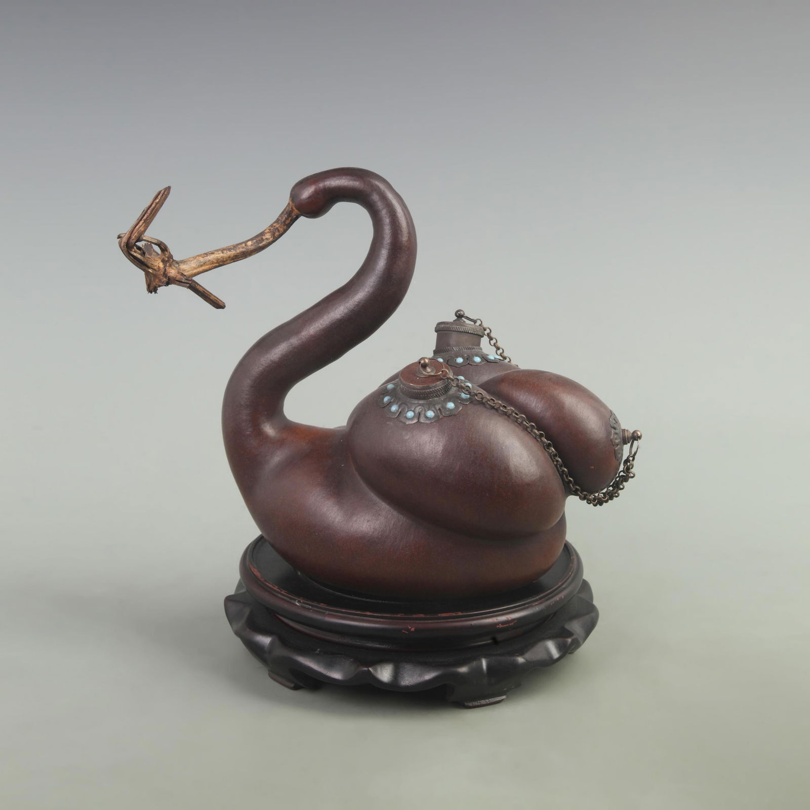 RARE FINE DUKE SHAPED DISPLAY MADE OF CALABASH: Qing Dynasty, High: 8 inch; Width: 4.5 inch; Long: 8 inch;