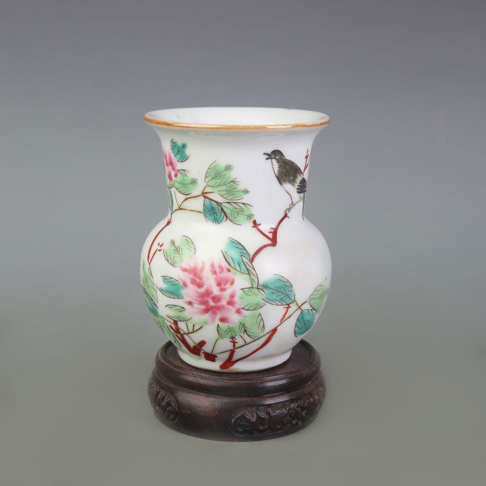 FAMILLE ROSE GLAZED FLOWER PATTERN SPITTOON (1 of 5)