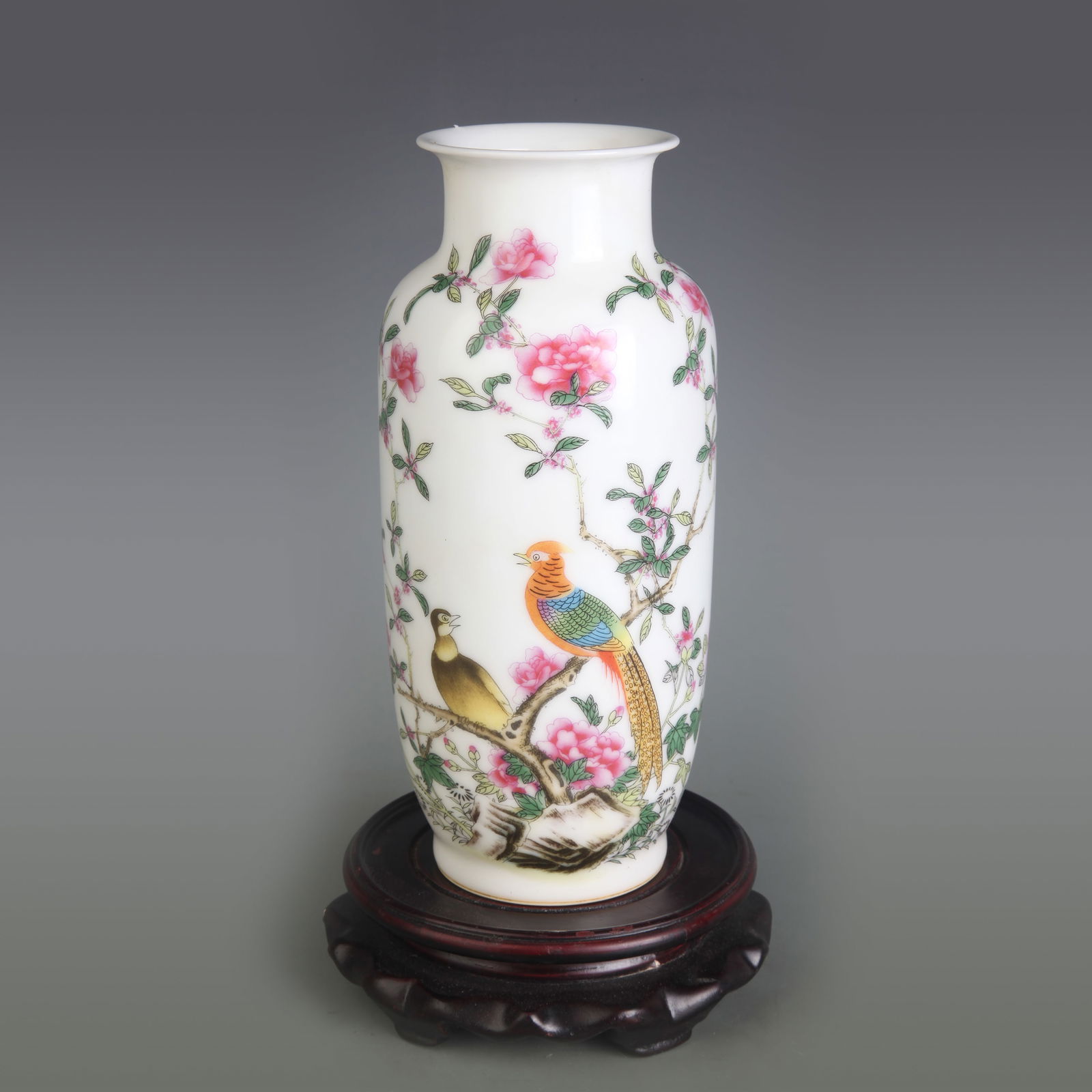 FAMILLE ROSE FLOWER AND BIRD PATTERN PORCELAIN VASE: Qing Dynasty Yong Zheng Period; Diameter: 2.7 inch; High: 8.2 inch