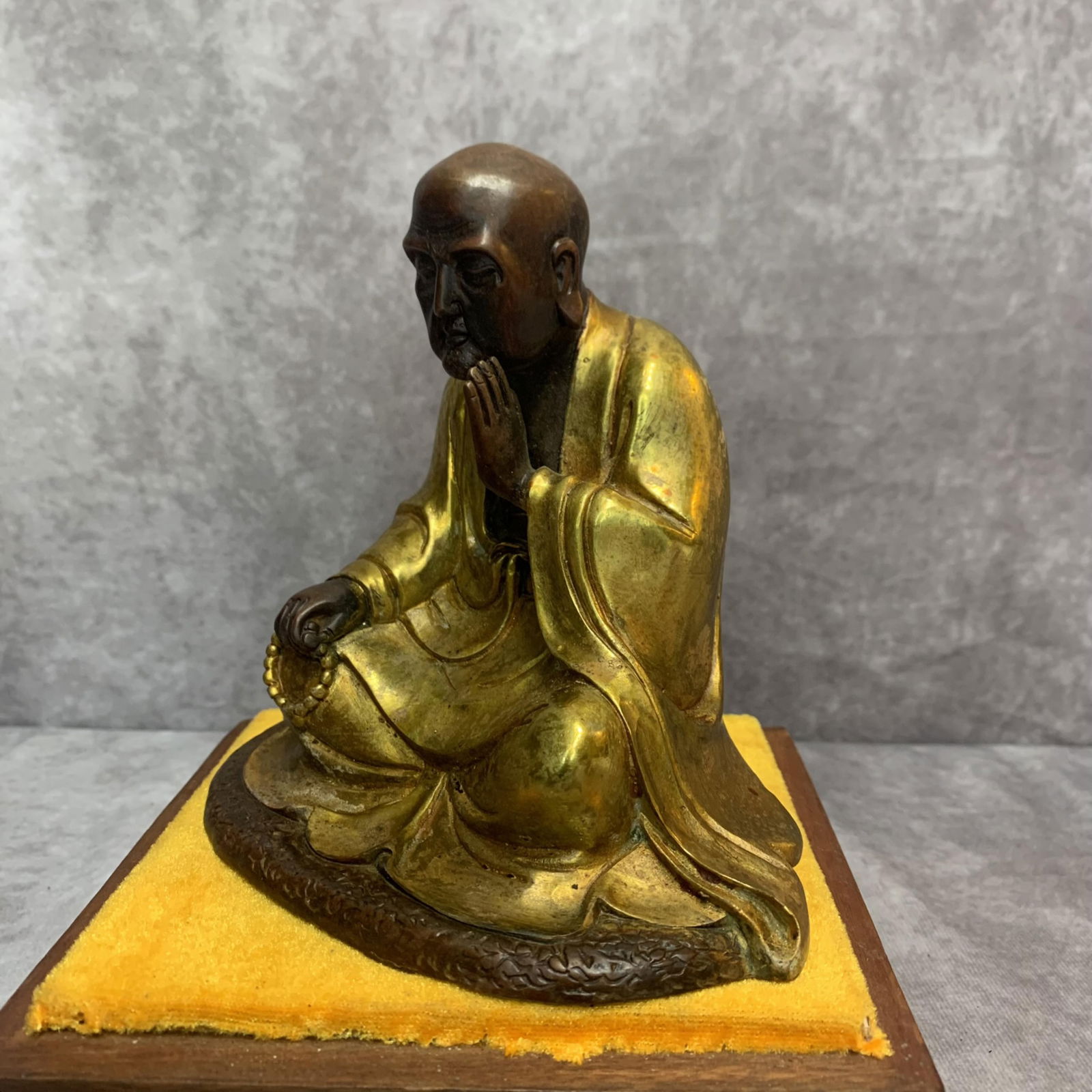 A FINE BRONZE LU HAN STATUE - 2